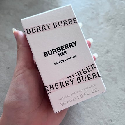 Burberry Beauty バーバリー ハー オードパルファムのクチコミ「大好きな愛用香水します♩
BURBERRY バーバリー ハー オードパルファム!
百貨店でテス.....」(3枚目)