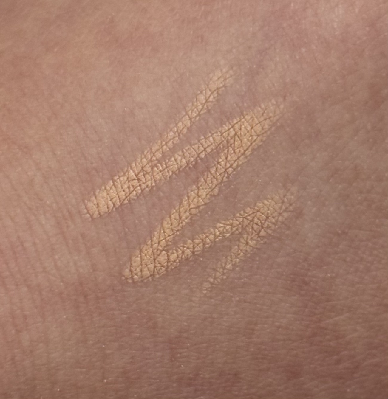 DAISO &. Wチャーム スティックコンシーラーのクチコミ「【使った商品】
DAISO &. Wチャーム スティックコンシーラー

【良いところ】
するす.....」（2枚目）