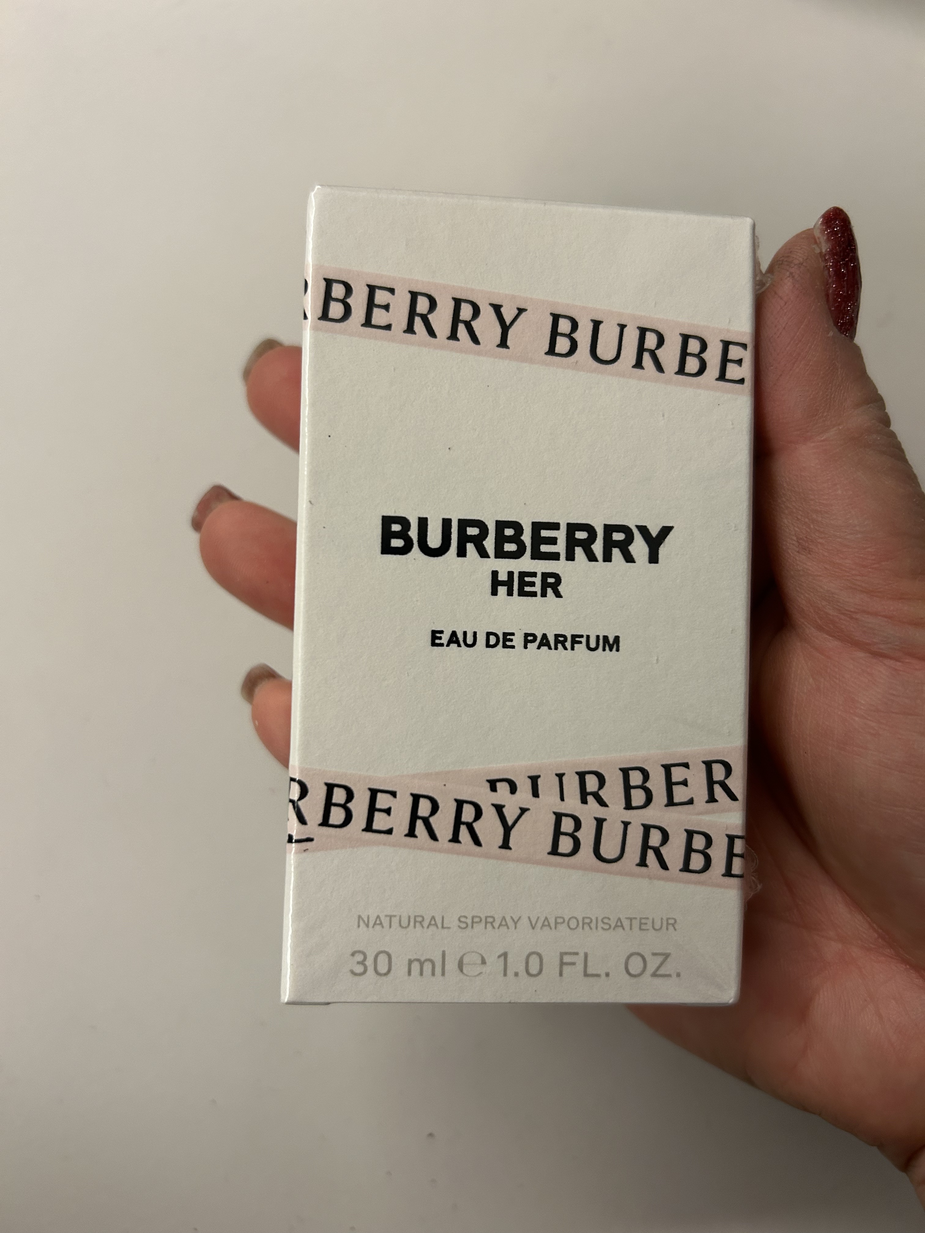 Burberry Beauty バーバリー ハー オードパルファムのクチコミ「Burberry Beauty 
バーバリー ハー オードパルファム

甘くてみずみずしいベリ.....」（1枚目）