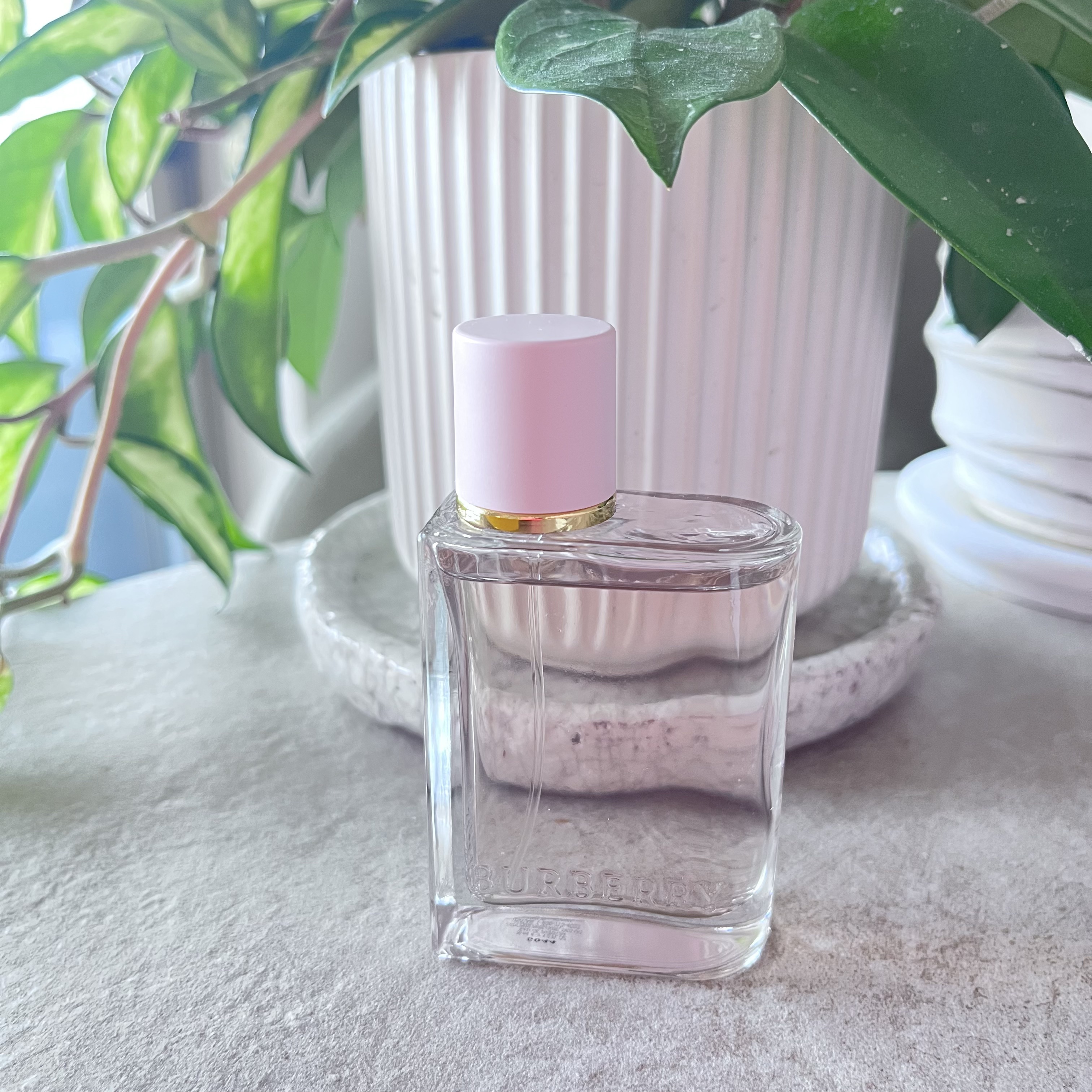 Burberry Beauty バーバリー ハー オードパルファムのクチコミ「大好きな愛用香水します♩
BURBERRY バーバリー ハー オードパルファム！
百貨店でテス.....」（2枚目）