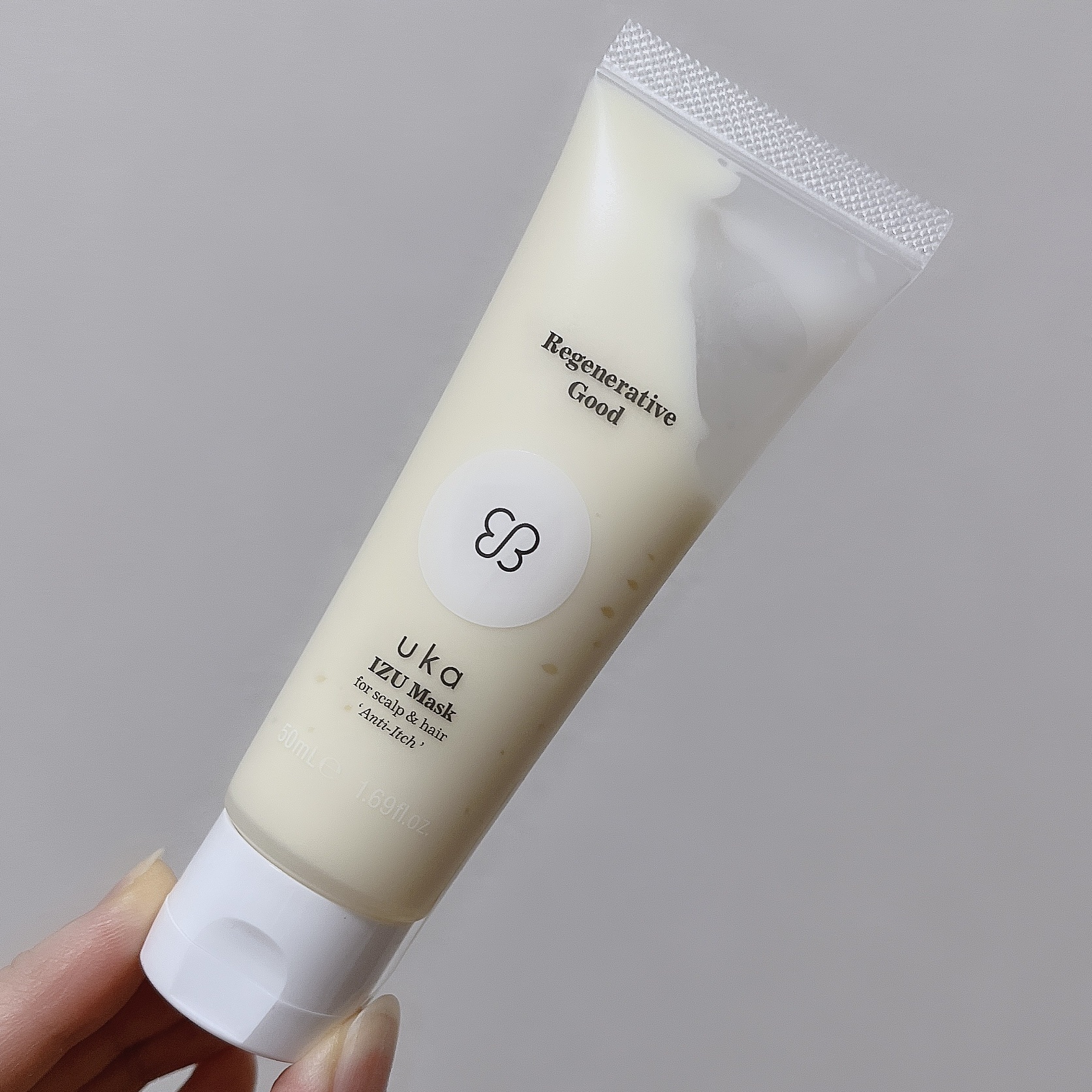 uka
ウカ イズ マスク フォー スカルプ＆ヘア アンチイッチ


敏感な頭皮向けのヘアマスク🧖‍♀️🫧

ミント、ローズマリー、シダーウッドがブレンドされた清々しい香り🌿



< 使い方 >

シャンプー後、水気をしっかり切り
