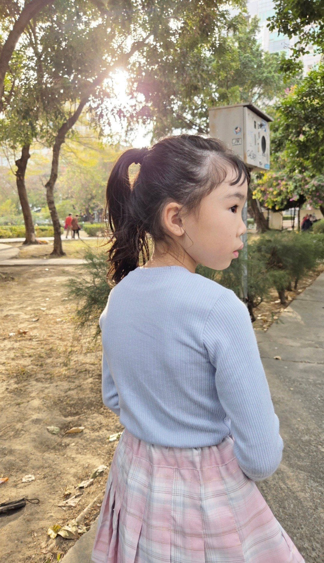 Yuki on LIPS 「娘が選んだコーデに合わせてシンプルポニーテール🎀前髪だけ2つに..」(6枚目)