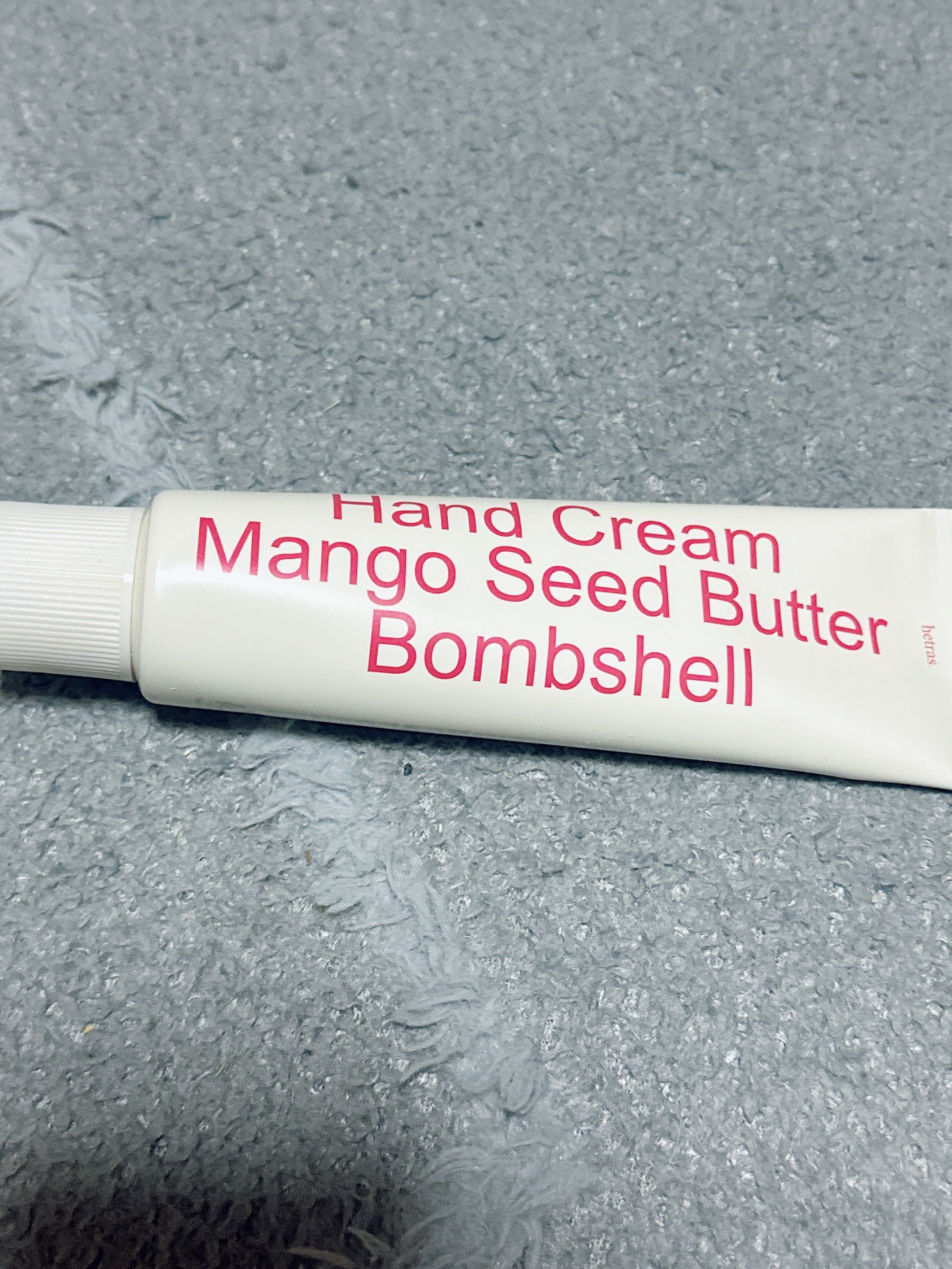 パフュームシルキーハンドクリーム/hetras/ハンドクリームを使ったクチコミ（2枚目）