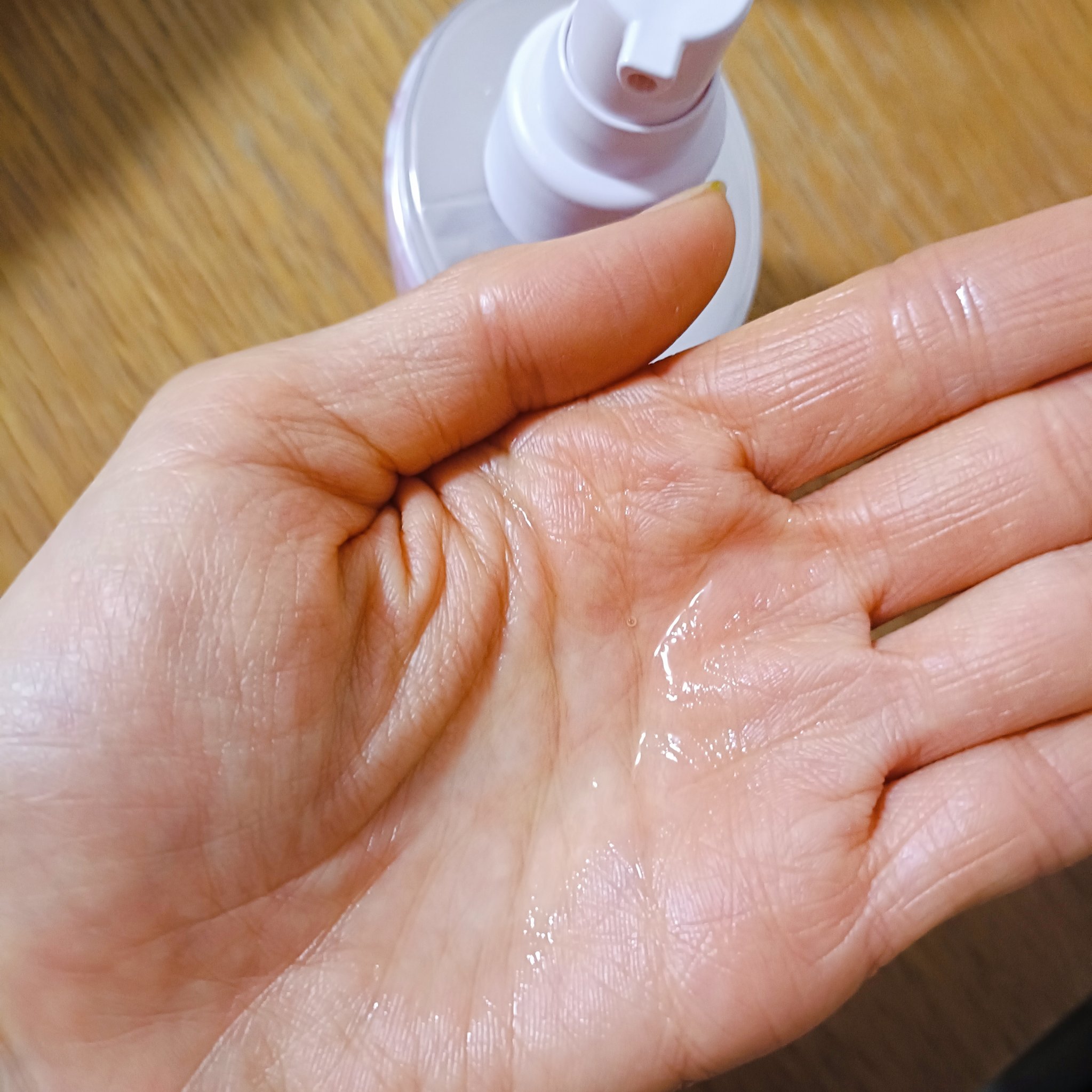 ululis ウルリス エスターバニー ピンクミー  コントロール ヘアオイルのクチコミ「ウルリス エスターバニー ピンクミー  コントロール ヘアオイル
エスターバニーの
ヘアオイル.....」（2枚目）