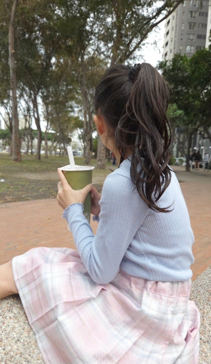 Yuki on LIPS 「娘が選んだコーデに合わせてシンプルポニーテール🎀前髪だけ2つに..」(4枚目)