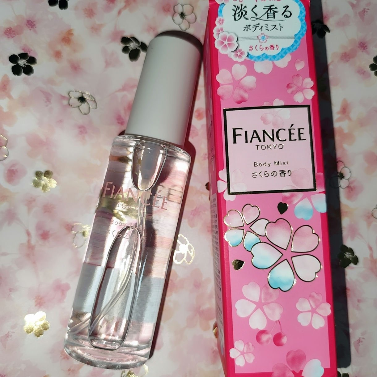 フィアンセ、さくら。もう、とても好き。すぐ買ってしまった。
春が待ち遠しい🌸🩷
#フィアンセ
#さくらの香り
#フィアンセボディミスト
#メイクポーチ見せて 
