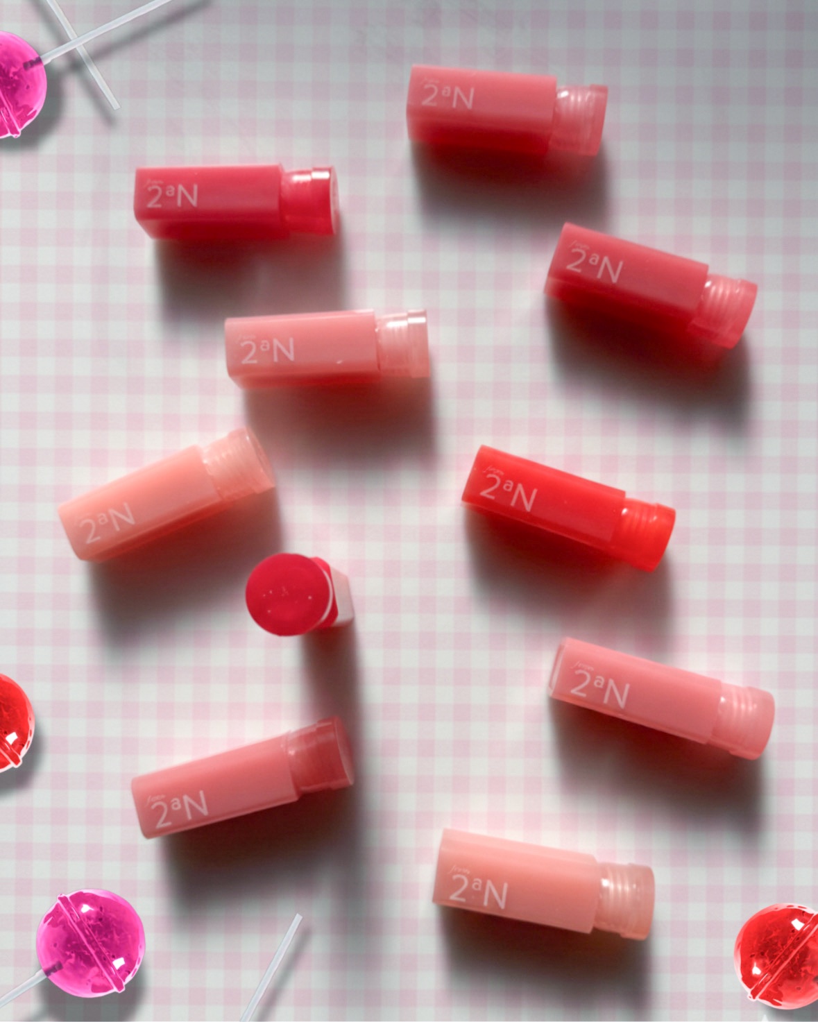 \セブンイレブン限定新作/
⁡
2aN
ミニグレイズバウンシングティント （10種）
⁡
⁡
ガラスのようなツヤとクリアな発色が特徴のミニティント。
⁡
もっちりとしたテクスチャーですが、ベタつかずしっとりした使い心地です。
⁡
どれも透け