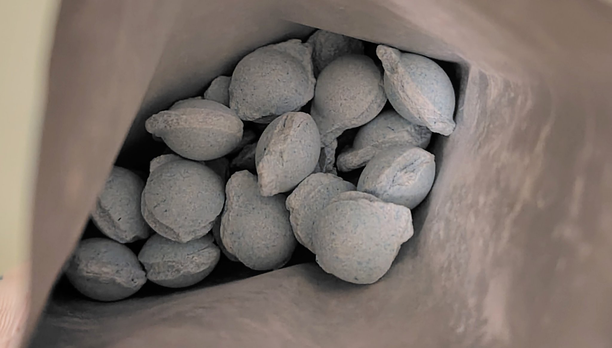 バスクリン 日本の名湯 夢ごこち 大分長湯のクチコミ「バスクリン 日本の名湯 夢ごこち 大分長湯 40g

つぶつぶの
タブレットタイプ

発泡中は.....」（3枚目）