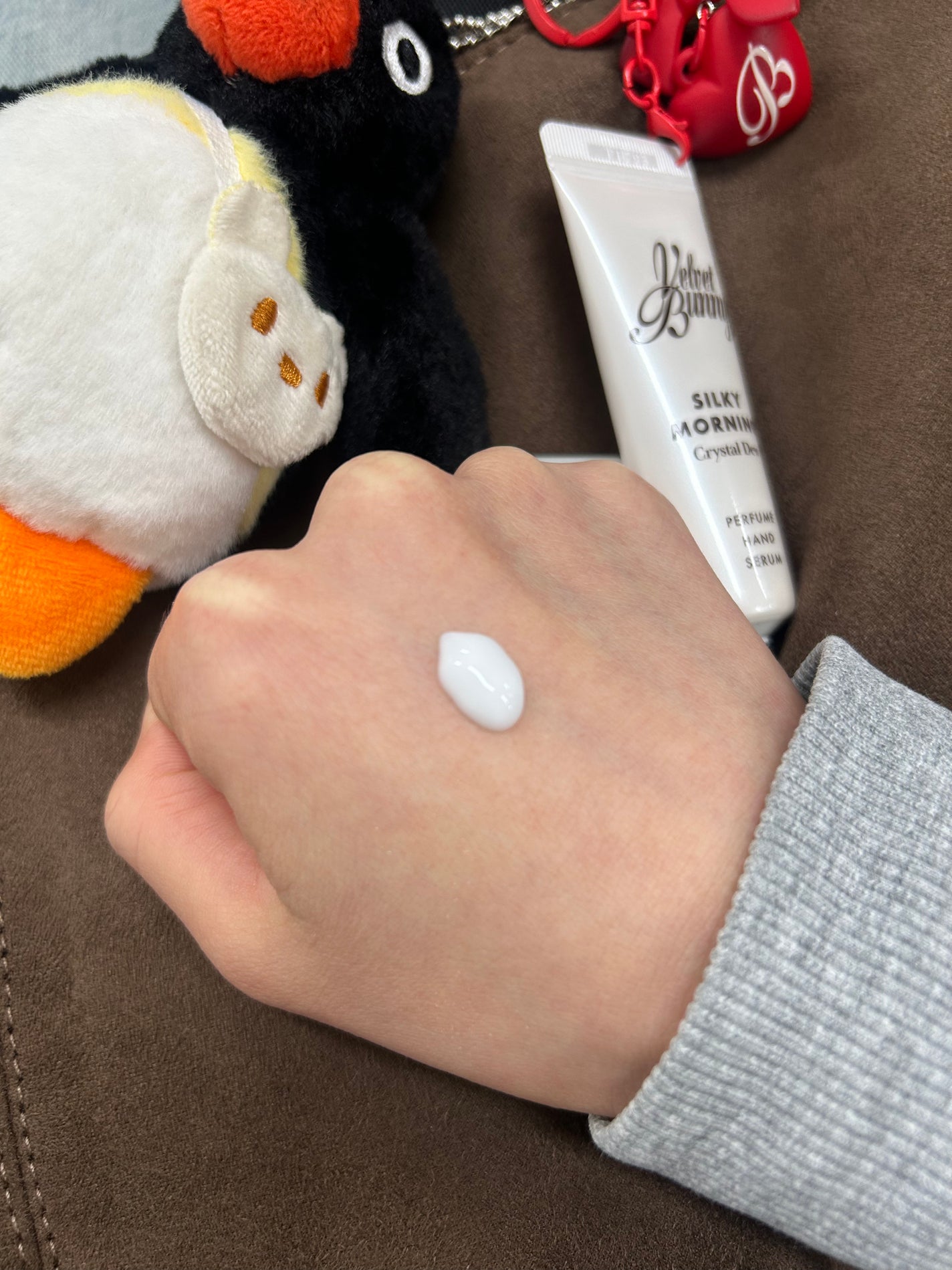パフュームハンドセラム キーリング SILKY MORNING/Velvet Bunny/ハンドクリームを使ったクチコミ(2枚目)