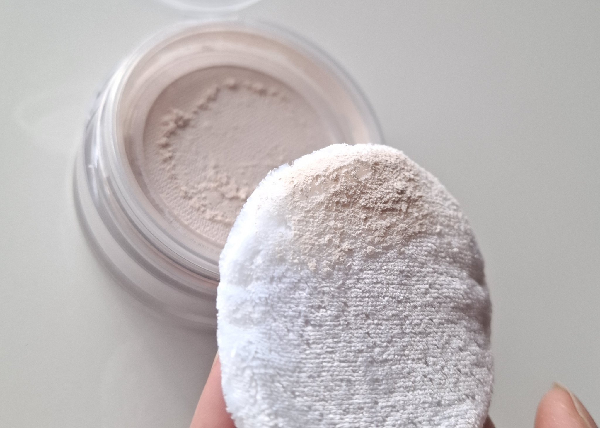 skim  ルポ セラム ルースパウダーのクチコミ「＼カサつきを防ぎながら“保湿(ツヤ)”肌へ／

乾燥・敏感肌専用。ふんわりセミマットで乾燥しに.....」（3枚目）