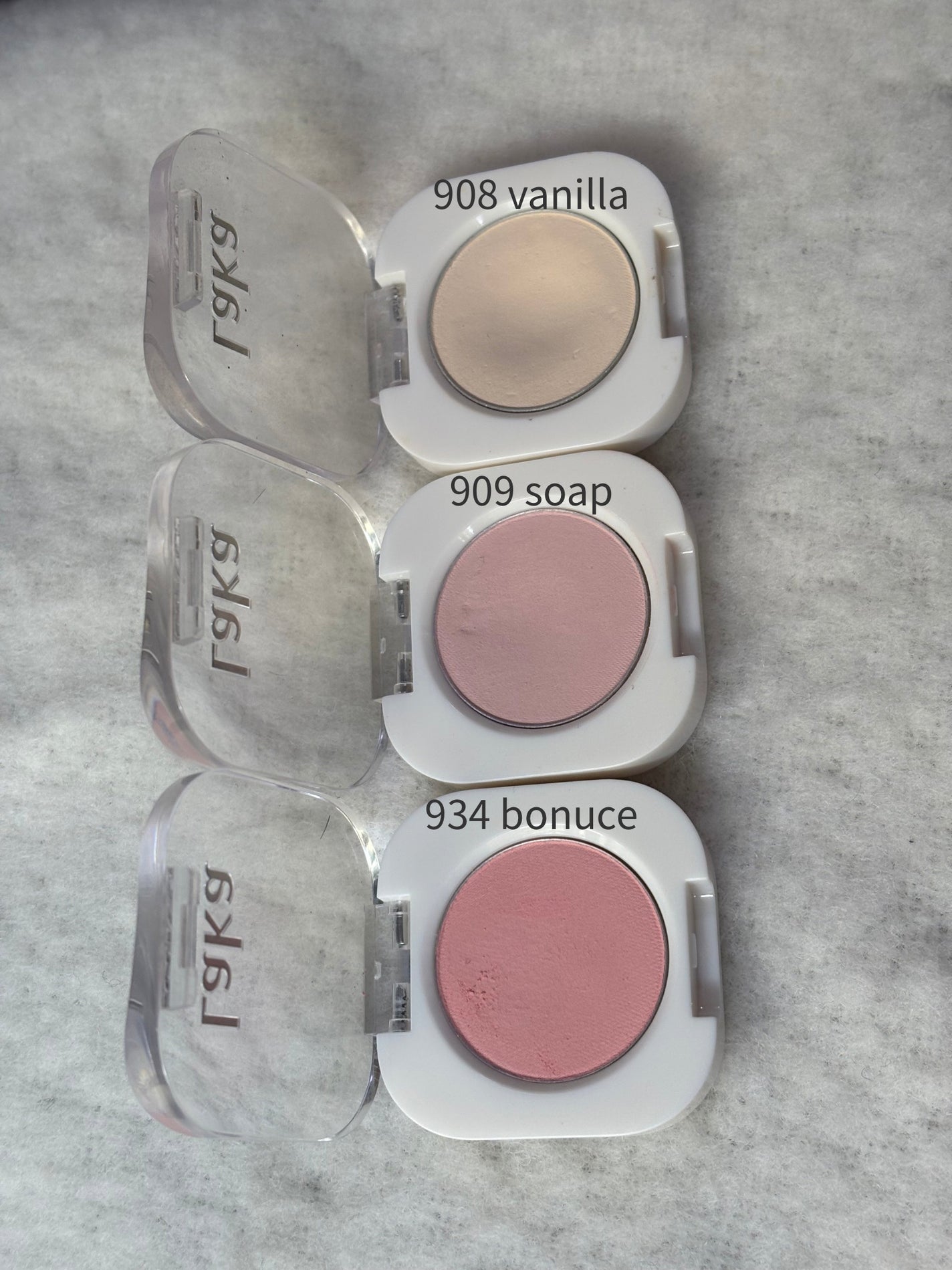 モノアイシャドウ/Laka/単色アイシャドウを使ったクチコミ(1枚目)