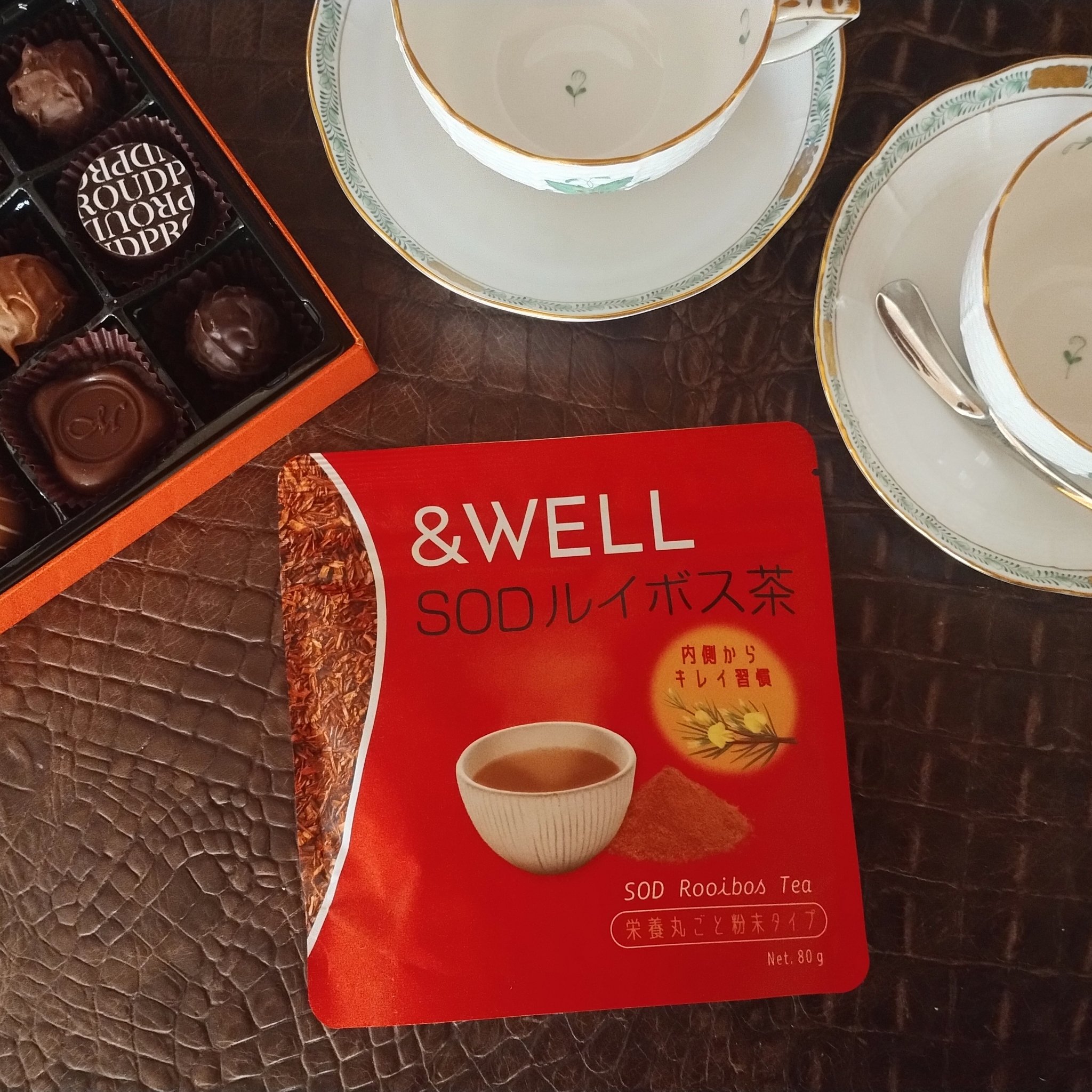 
お茶の中で一番好きなのがルイボスティーという娘の受験勉強のお供はTikTokで話題上昇中の【＆WELL】『 SOD ルイボス茶』です✨

本収穫された茶葉を自然発酵させた後、素材を丸ごと採り込めるように微粉砕されていて、南アフリカの大自然
