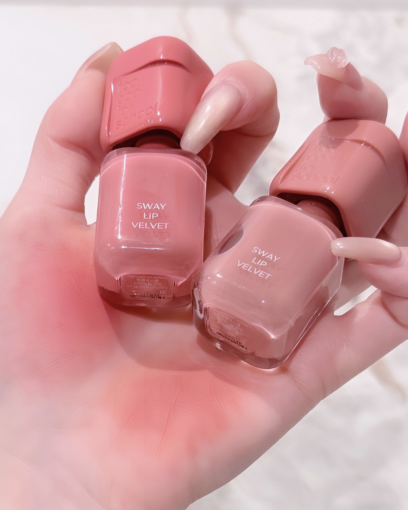 スウェイリップベルベット #05 ロージーオート/too cool for school/リップティントを使ったクチコミ（1枚目）