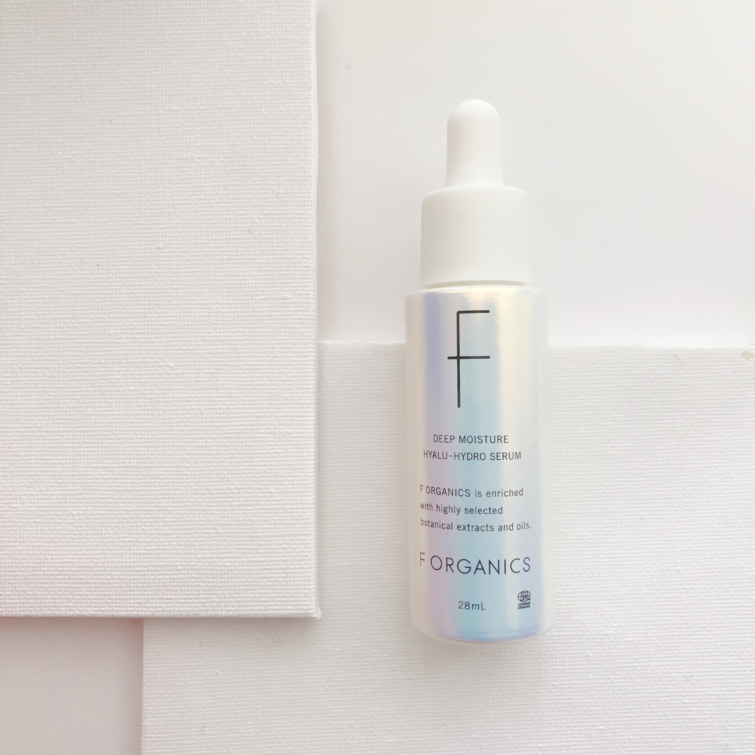 🏷｜F organics
エッフェオーガニック  ディープモイスチャー ヒアルハイドロセラム


スポイトタイプで量の調整がしやすく、日々のスキンケアに使いやすい美容液。
ややとろみのあるテクスチャーながら、肌にのせるとみずみずしく広がり