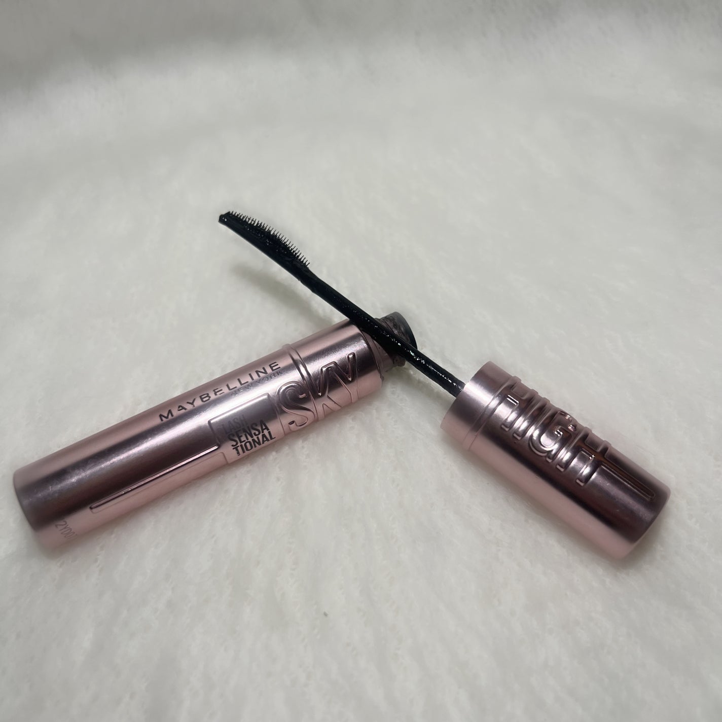 美容オタク on LIPS 「『メイベリンのスカイハイ01ブラック』は、1〜2度の重ね塗りで..」(1枚目)