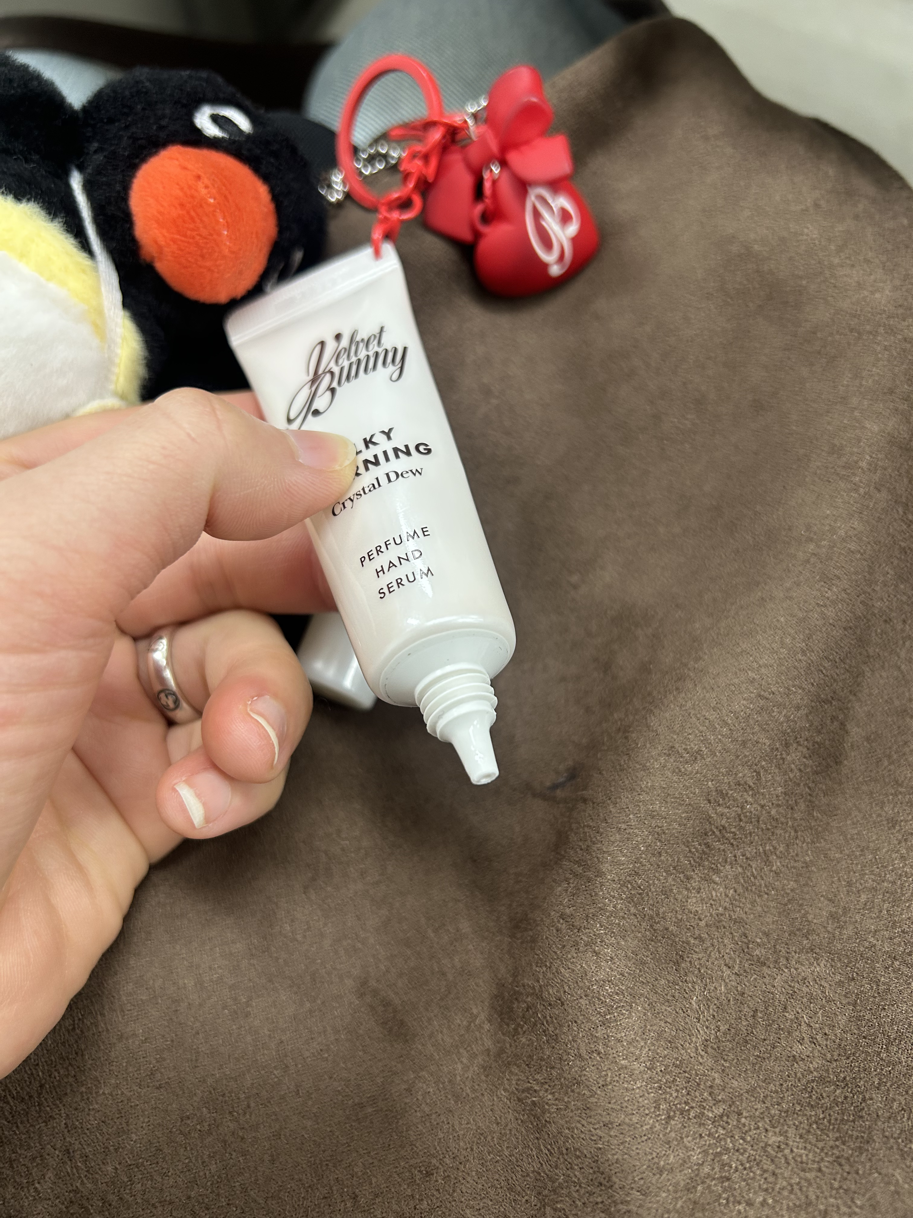 パフュームハンドセラム キーリング SILKY MORNING/Velvet Bunny/ハンドクリームを使ったクチコミ（3枚目）