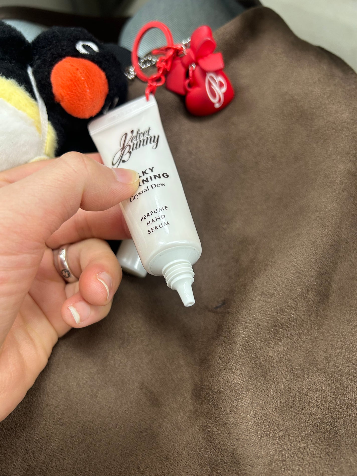 パフュームハンドセラム キーリング SILKY MORNING/Velvet Bunny/ハンドクリームを使ったクチコミ(3枚目)