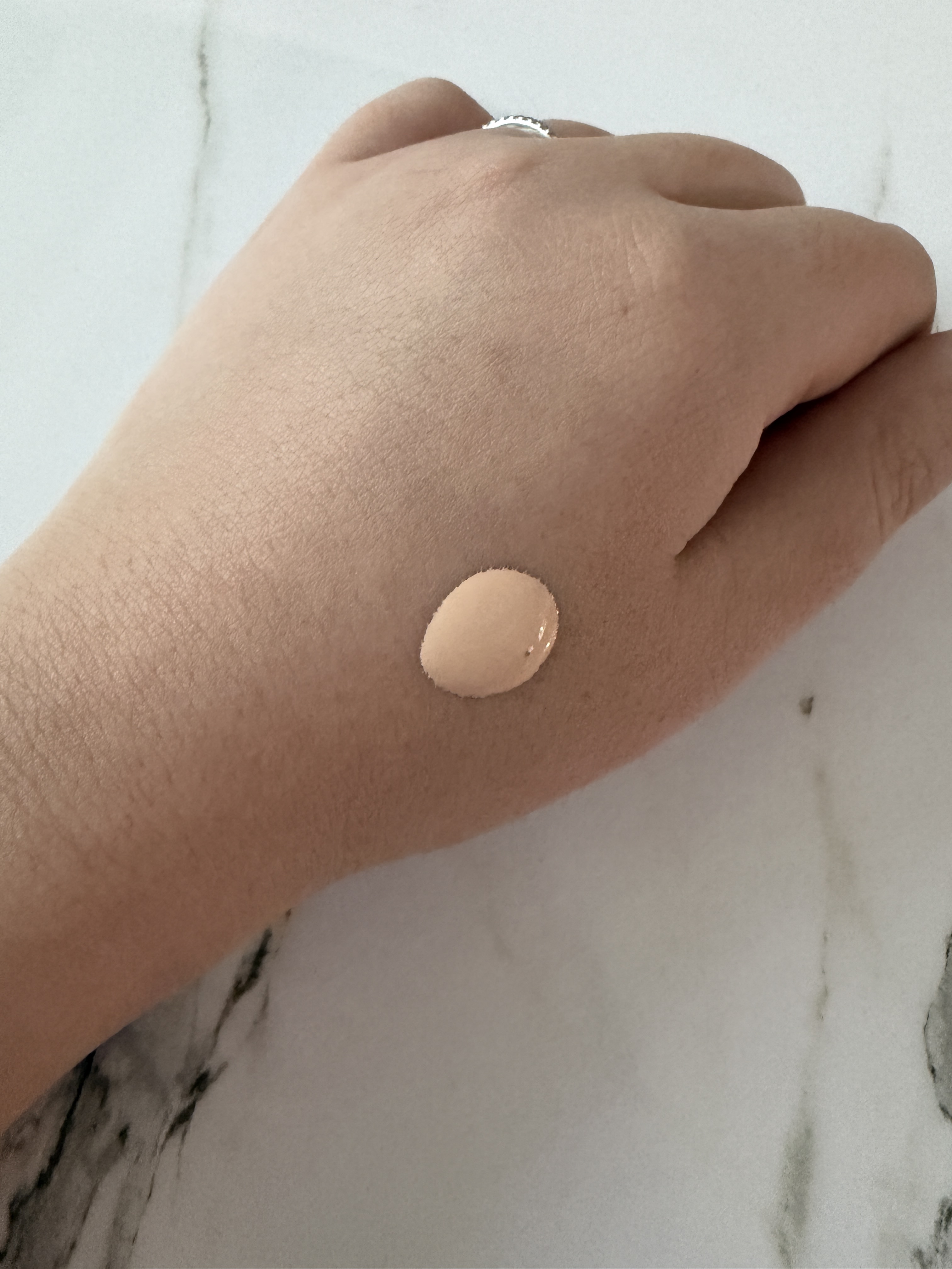 リフレクション スキングロウファンデーション/HERA/リキッドファンデーションを使ったクチコミ（3枚目）