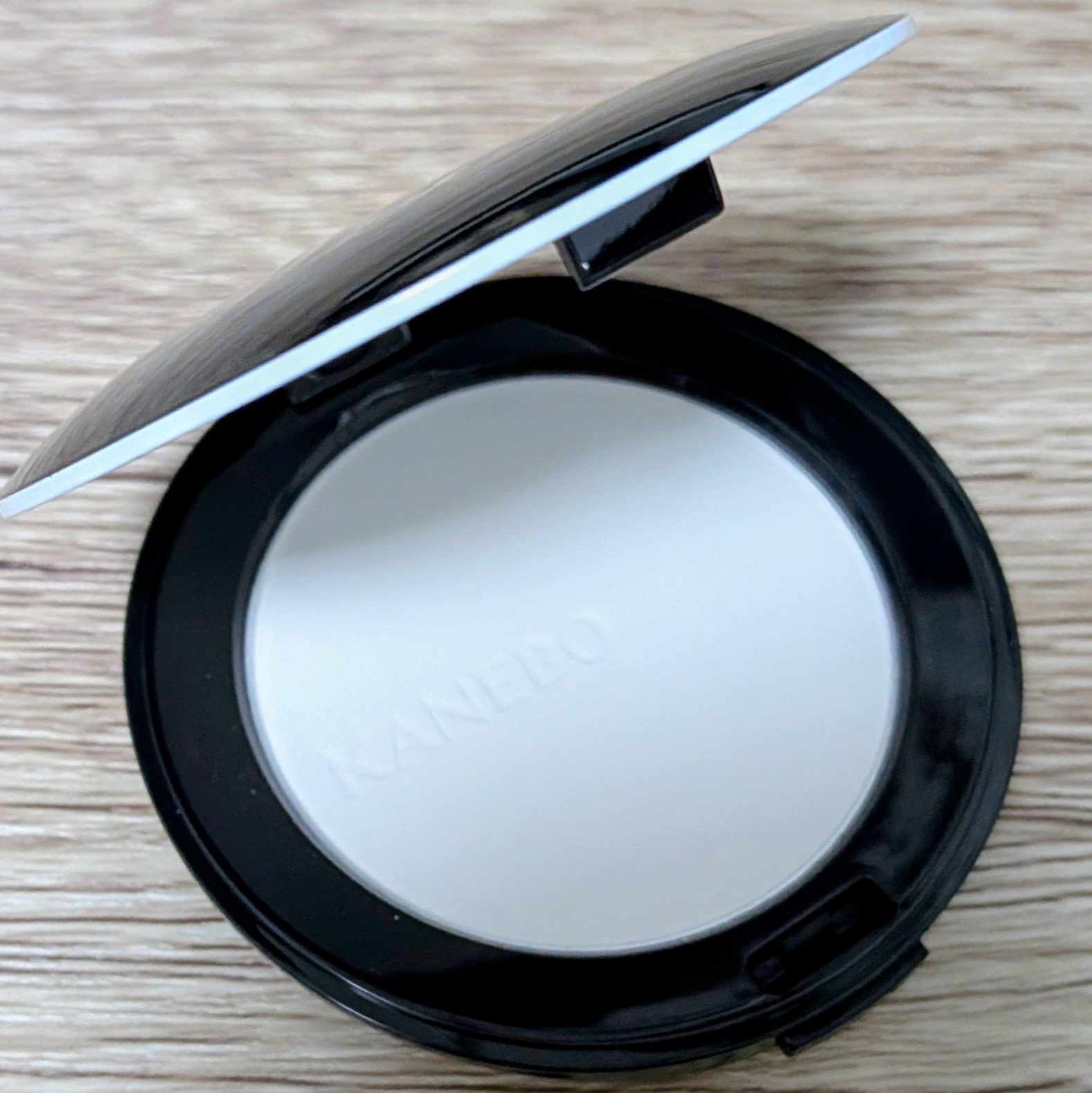 カネボウ　クリスタライズドフィックスパウダー/KANEBO/プレストパウダーを使ったクチコミ（1枚目）