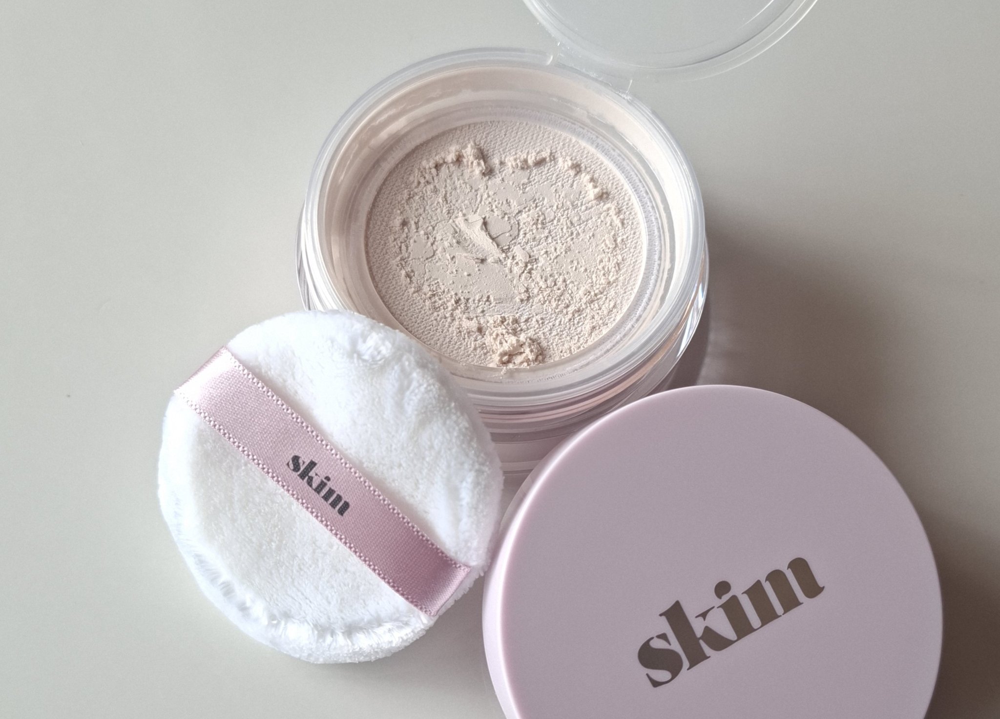 skim  ルポ セラム ルースパウダーのクチコミ「＼カサつきを防ぎながら“保湿(ツヤ)”肌へ／

乾燥・敏感肌専用。ふんわりセミマットで乾燥しに.....」（2枚目）