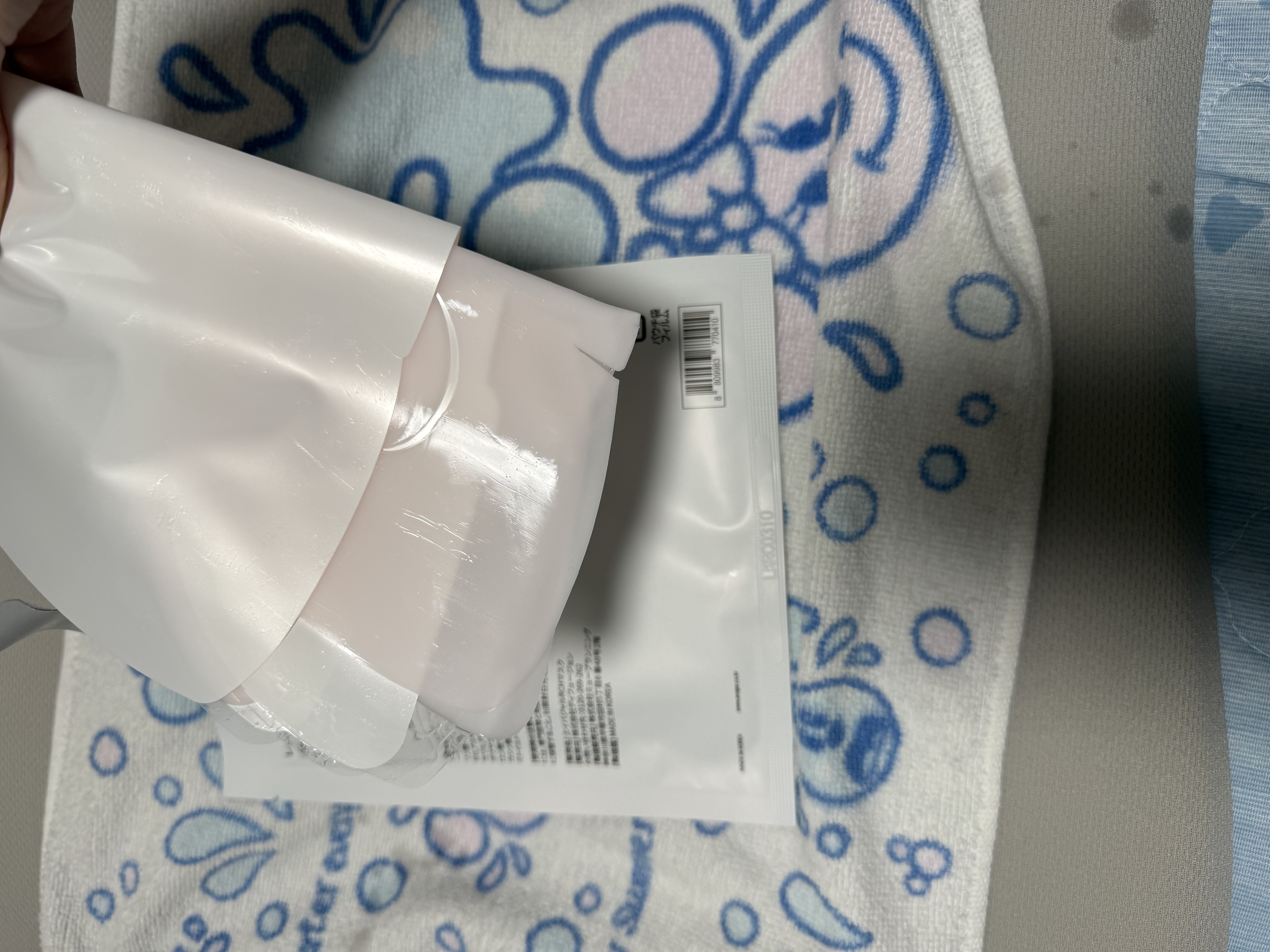 レッドコラーゲンハイドロゲルマスク/avajar/シートマスク・パックを使ったクチコミ（2枚目）