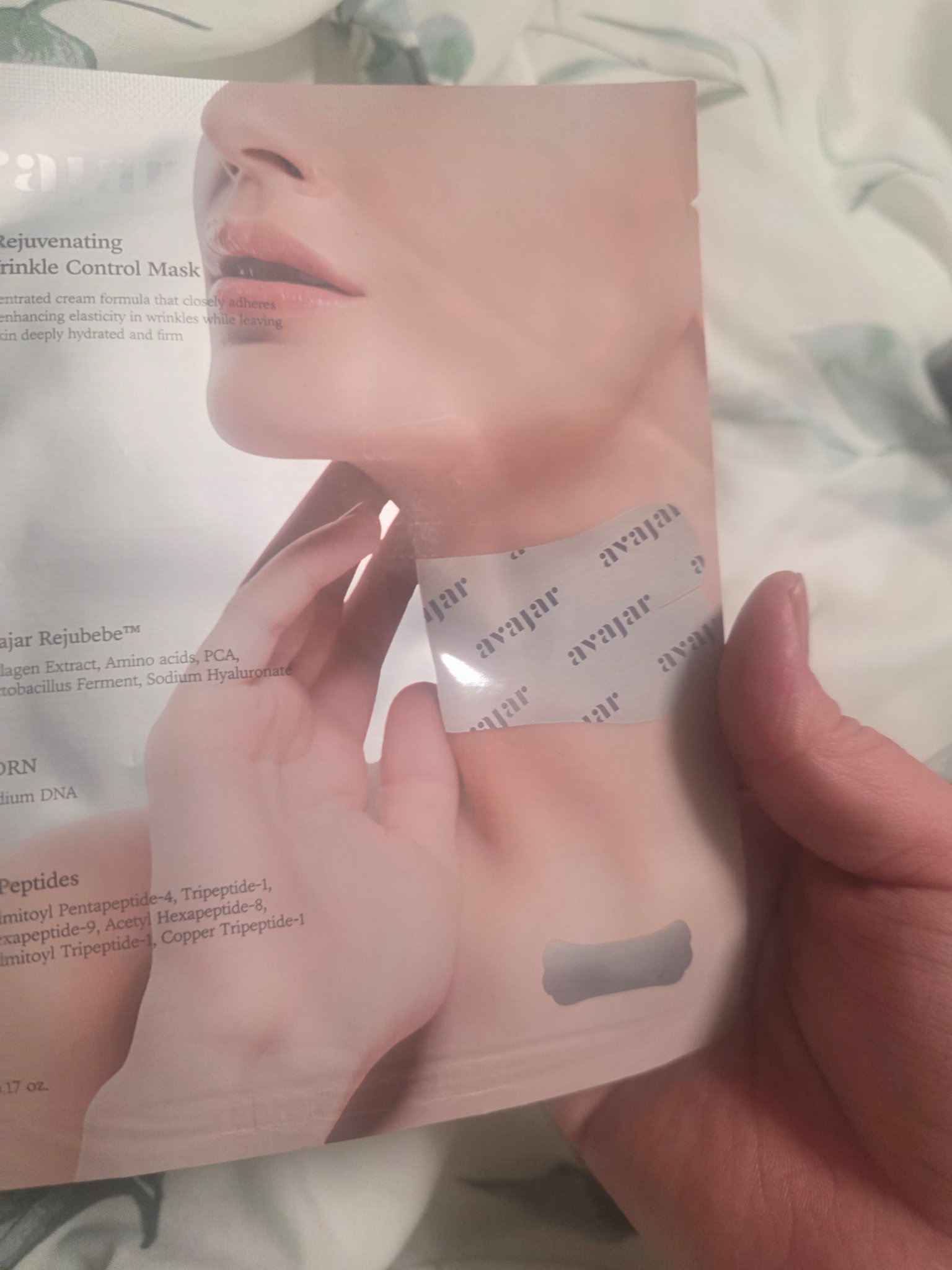 リジュビネイティングネックリンクルコントロールマスク/avajar/ネック・デコルテケアを使ったクチコミ（1枚目）