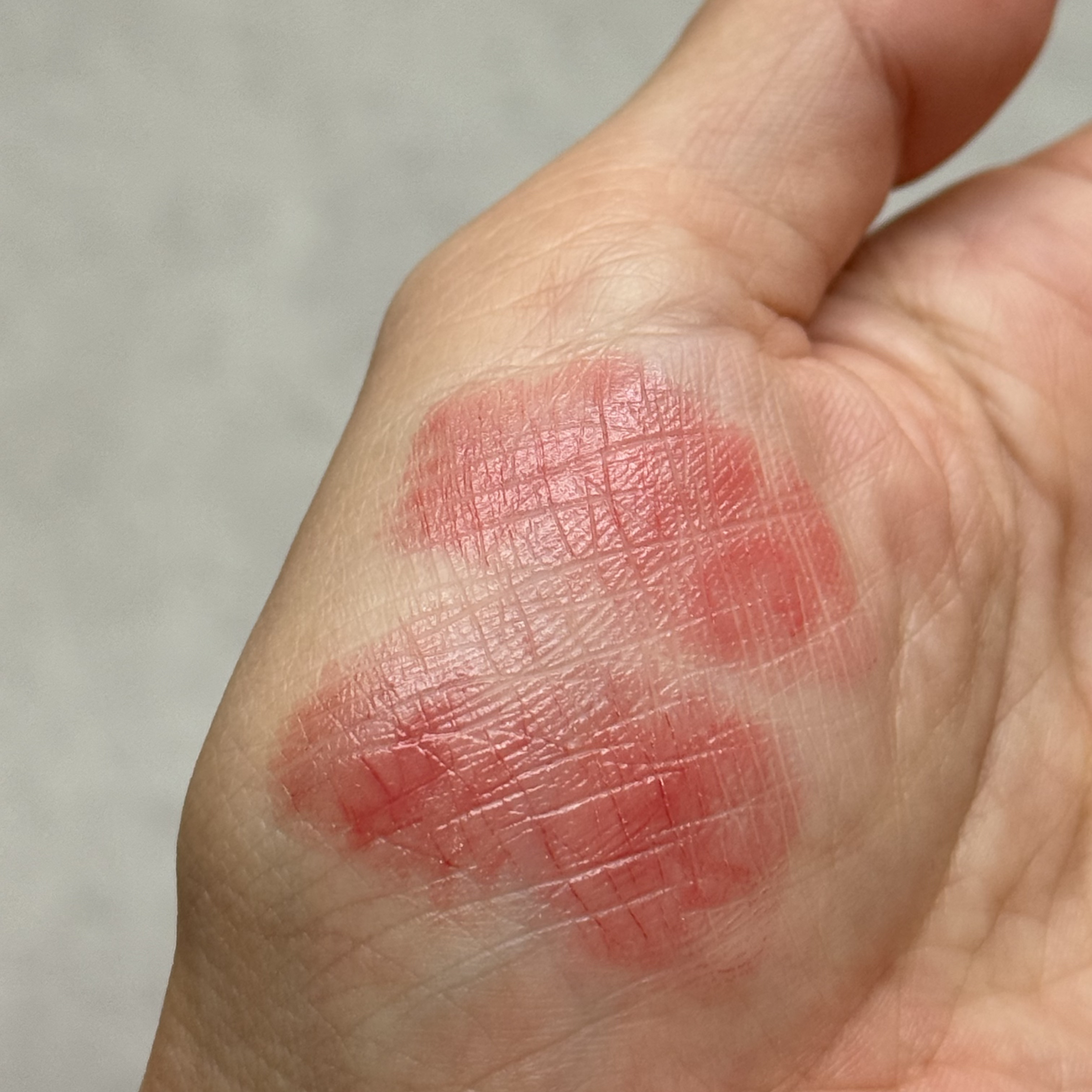 ヘルシーグロウバームスティック/wakemake/口紅を使ったクチコミ（2枚目）