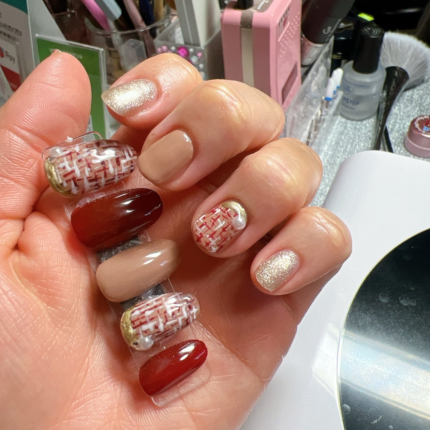りーちゃん on LIPS 「冬はツイードネイル⛄️❄️東神奈川駅近くのnailgleeでか..」(5枚目)