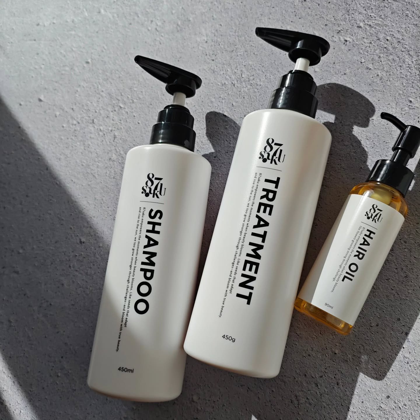 87saku(ハナサク)の新商品『シルキーリペア シャンプー/トリートメント/ヘアオイル』。

髪の広がりを抑えて、翌朝まとまる髪へと導くシャントリ🧴

ヘアオイルはべたつかず、夜のケアにも朝のスタイリングにも使える万能アイテム。

シト