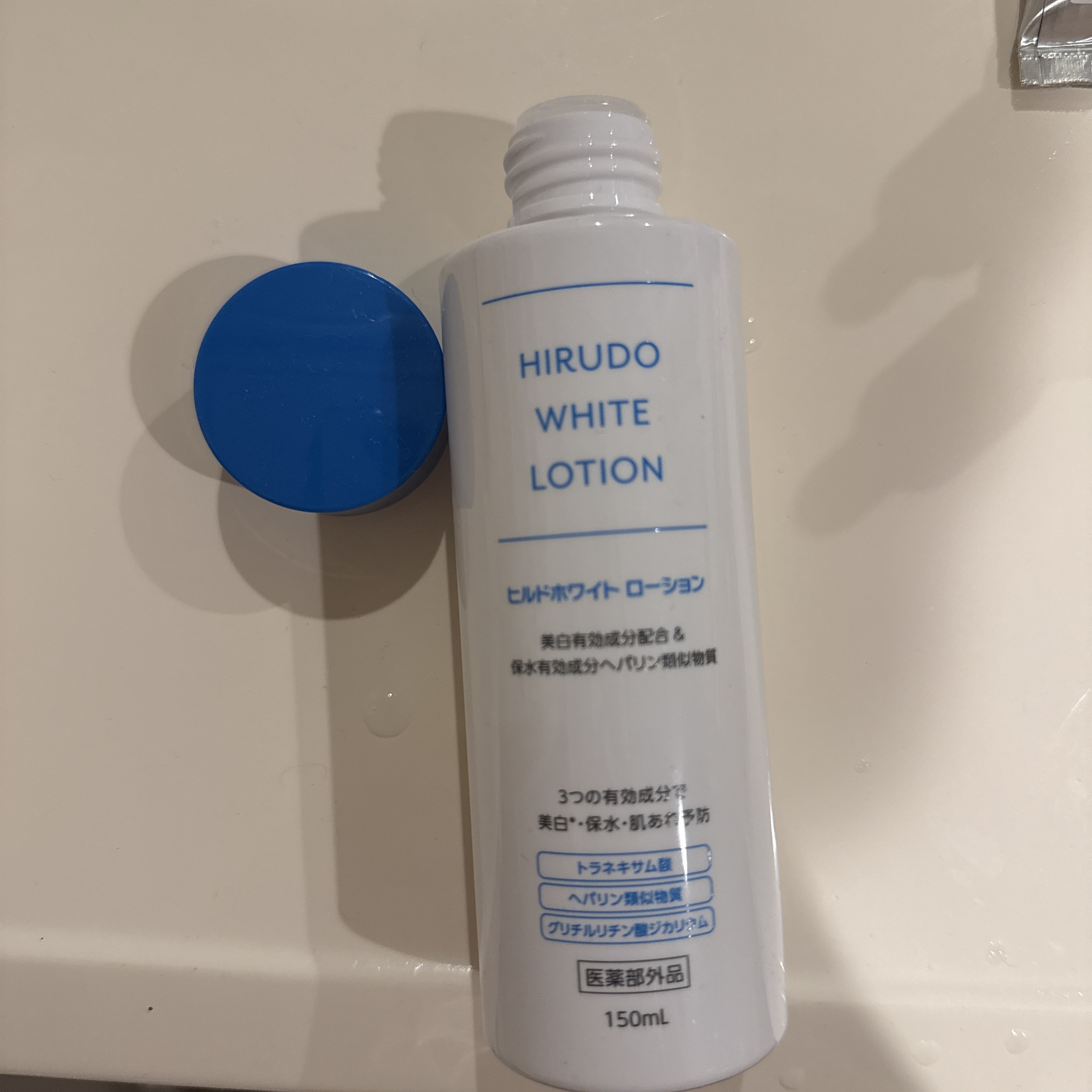 【使った商品】ヒルドホワイトローション

【商品の特徴】ベタベタ、ペタペタ系

【テクスチャ】ヘパリン

【良いところ】荒れない

【イマイチなところ】メイク前に使える時と使えない時がある。