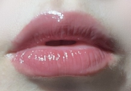 フィー リップアンドチーク グローイジェリーポット JS03 クーベルチュール/fwee/リップグロスを使ったクチコミ（3枚目）