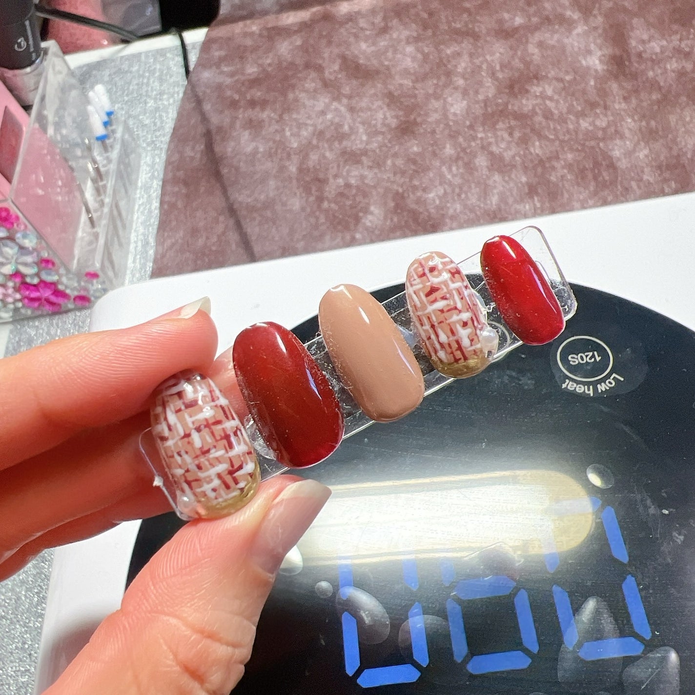 りーちゃん on LIPS 「冬はツイードネイル⛄️❄️東神奈川駅近くのnailgleeでか..」(6枚目)