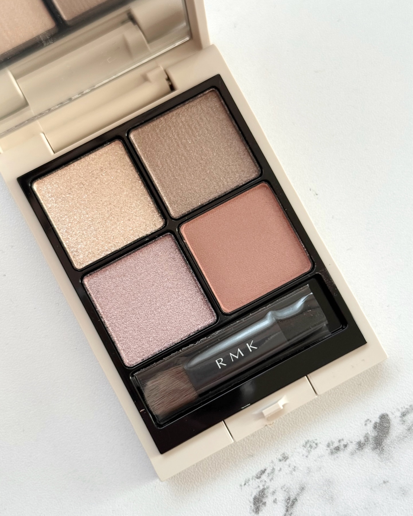 RMK シンクロマティック アイシャドウパレット EX-18 ナイーブ ナイツ/RMK/アイシャドウパレットを使ったクチコミ（1枚目）