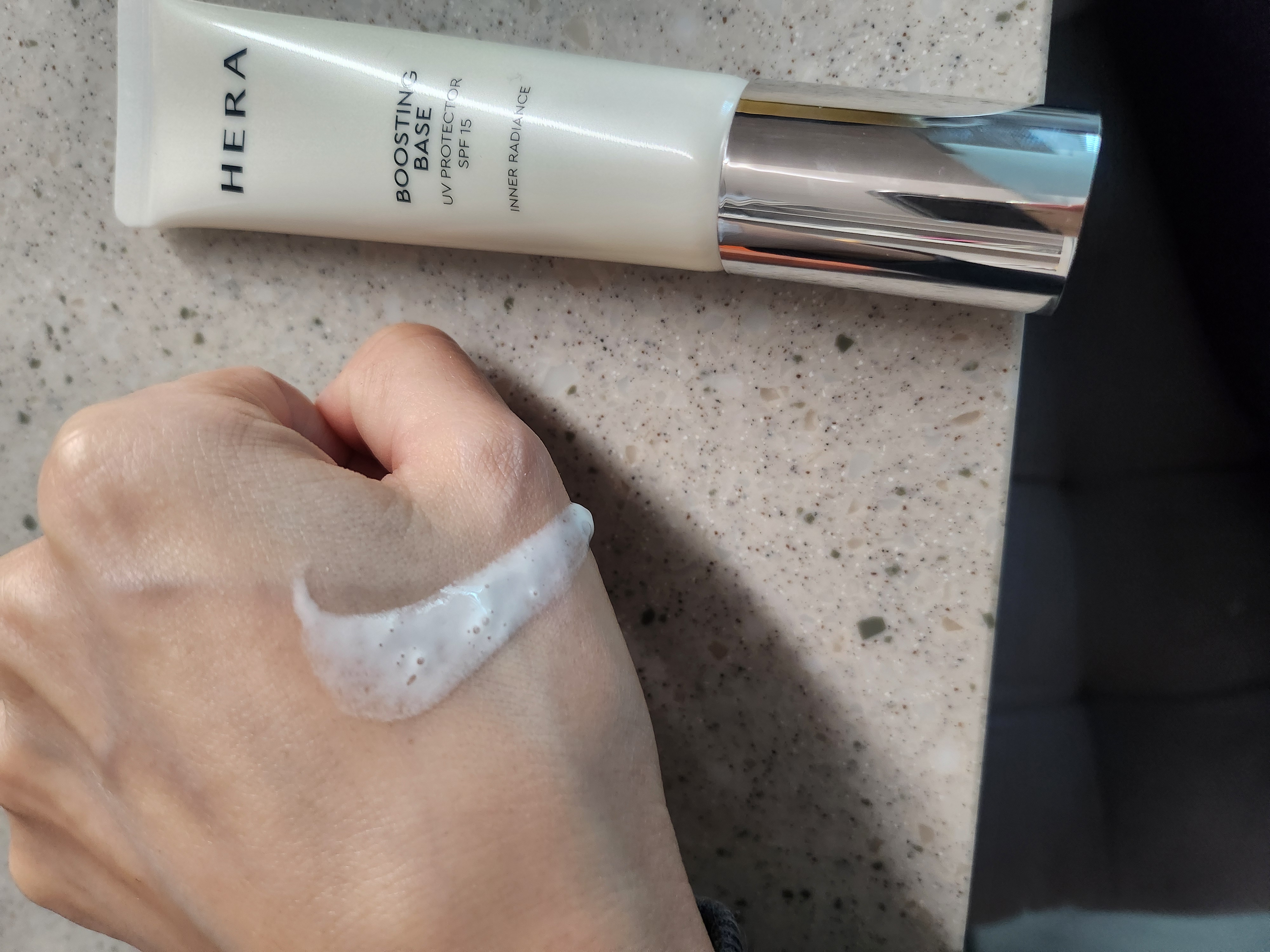 リフレクション スキングロウファンデーション/HERA/リキッドファンデーションを使ったクチコミ（2枚目）