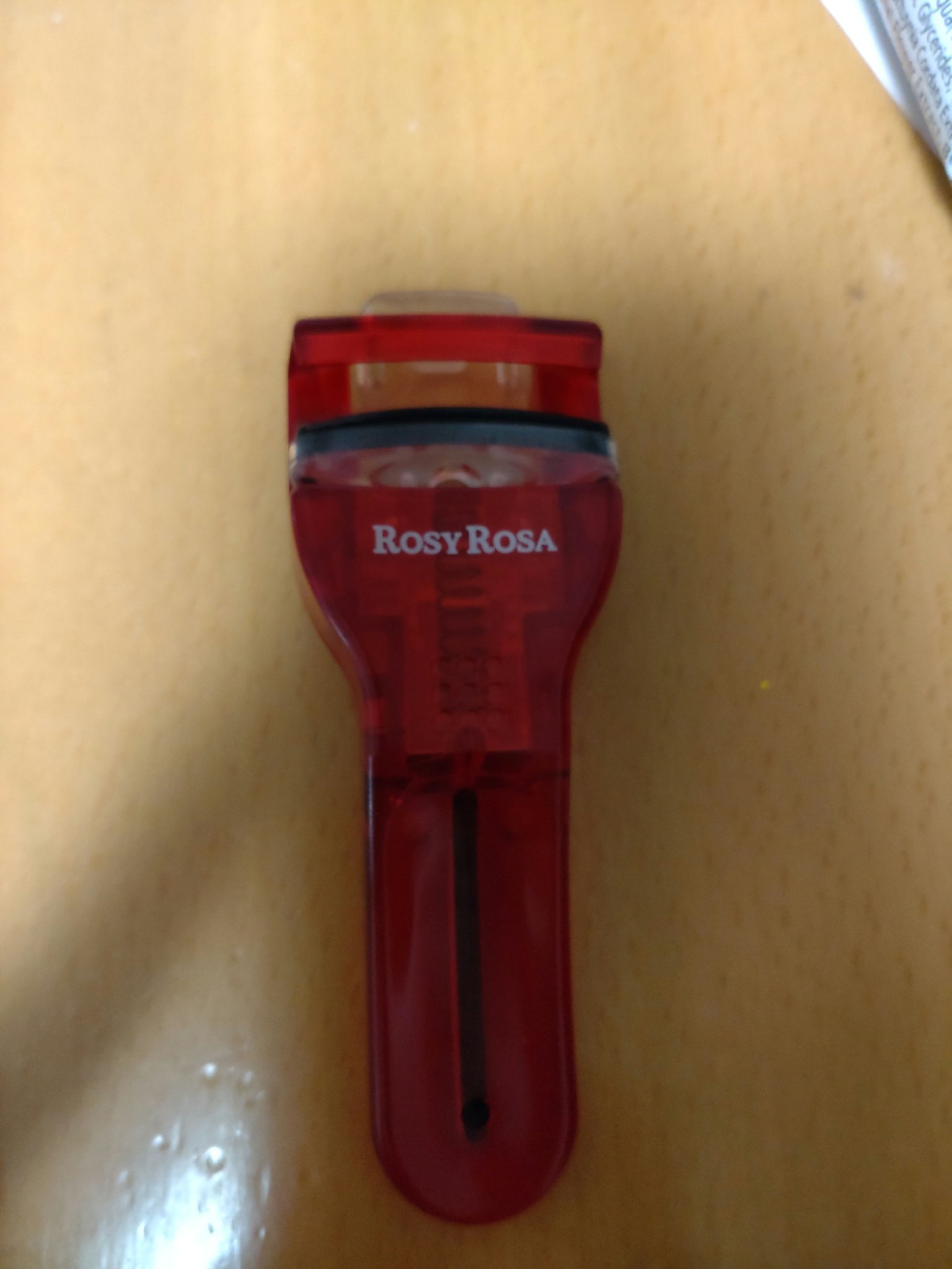 ロージーローザ スリムアイラッシュカーラーのクチコミ「持ち運びに便利！
✂ーーーーーーーーーーーーーーーーーーーー
ロージーローザ　スリムアイラッシ.....」（1枚目）