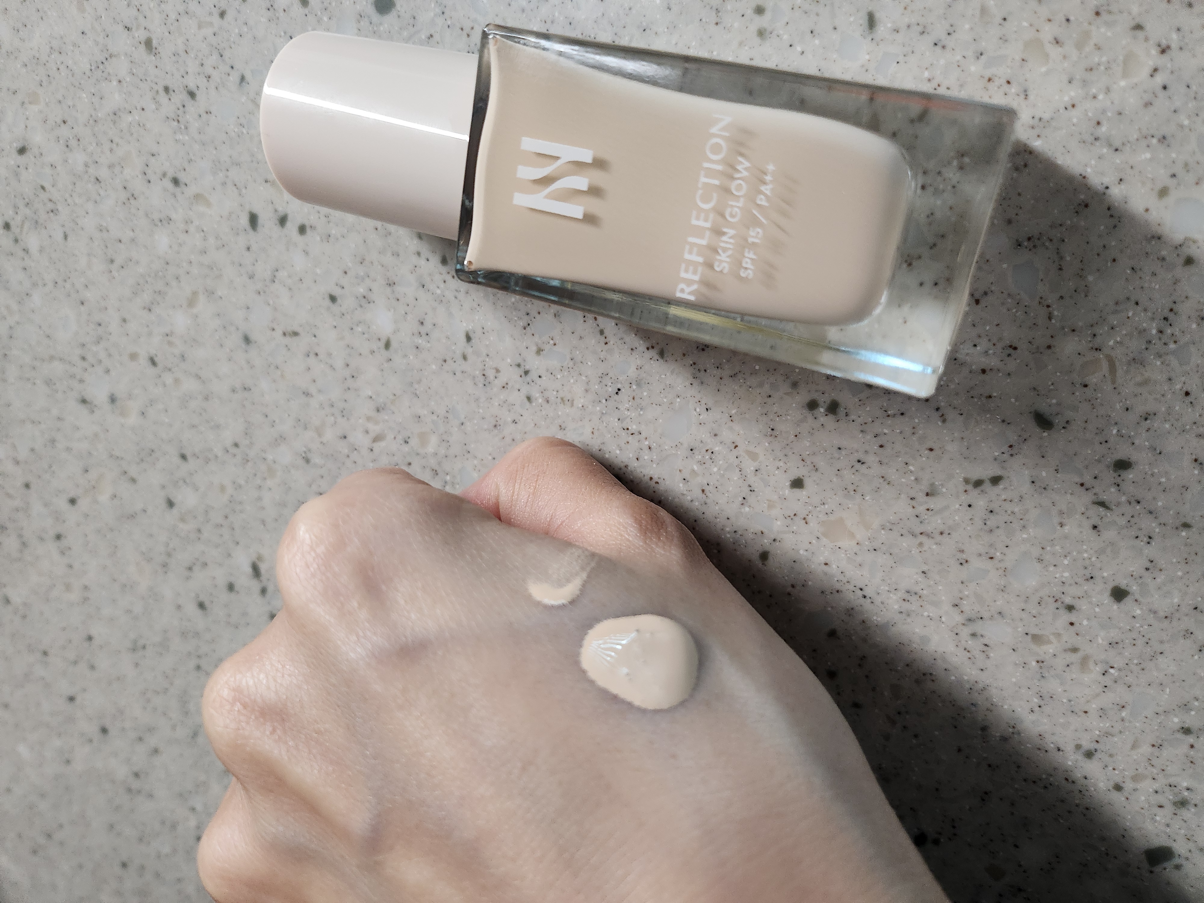 リフレクション スキングロウファンデーション/HERA/リキッドファンデーションを使ったクチコミ（3枚目）