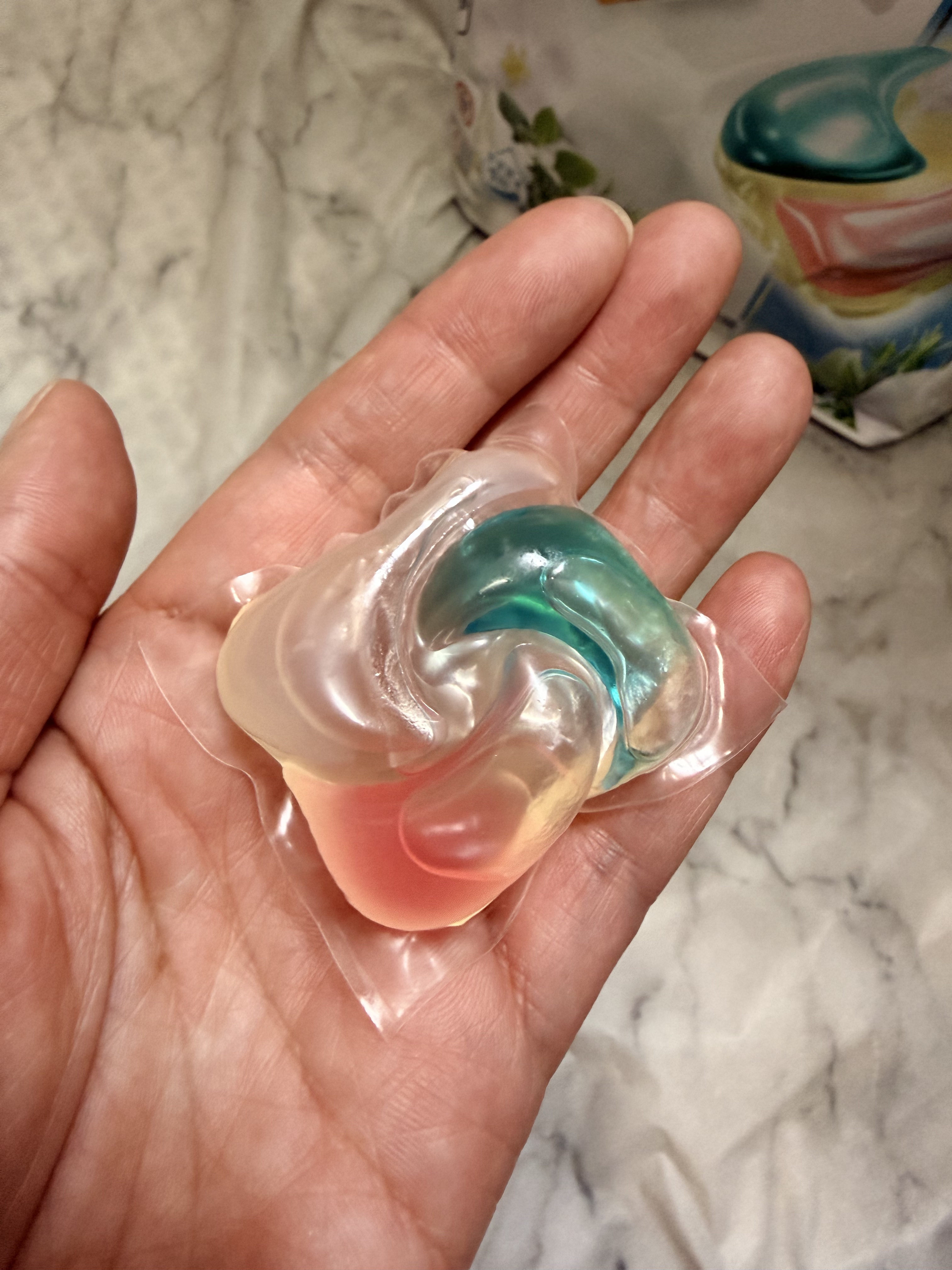 ボールド ジェルボール4D 心弾けるホワイトティー＆フローラルの香り/ボールド/洗濯洗剤を使ったクチコミ（2枚目）