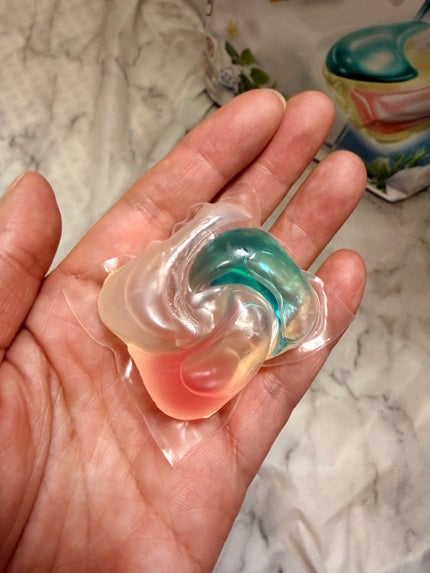 ボールド ジェルボール4D 心弾けるホワイトティー&フローラルの香り/ボールド/洗濯洗剤を使ったクチコミ(2枚目)