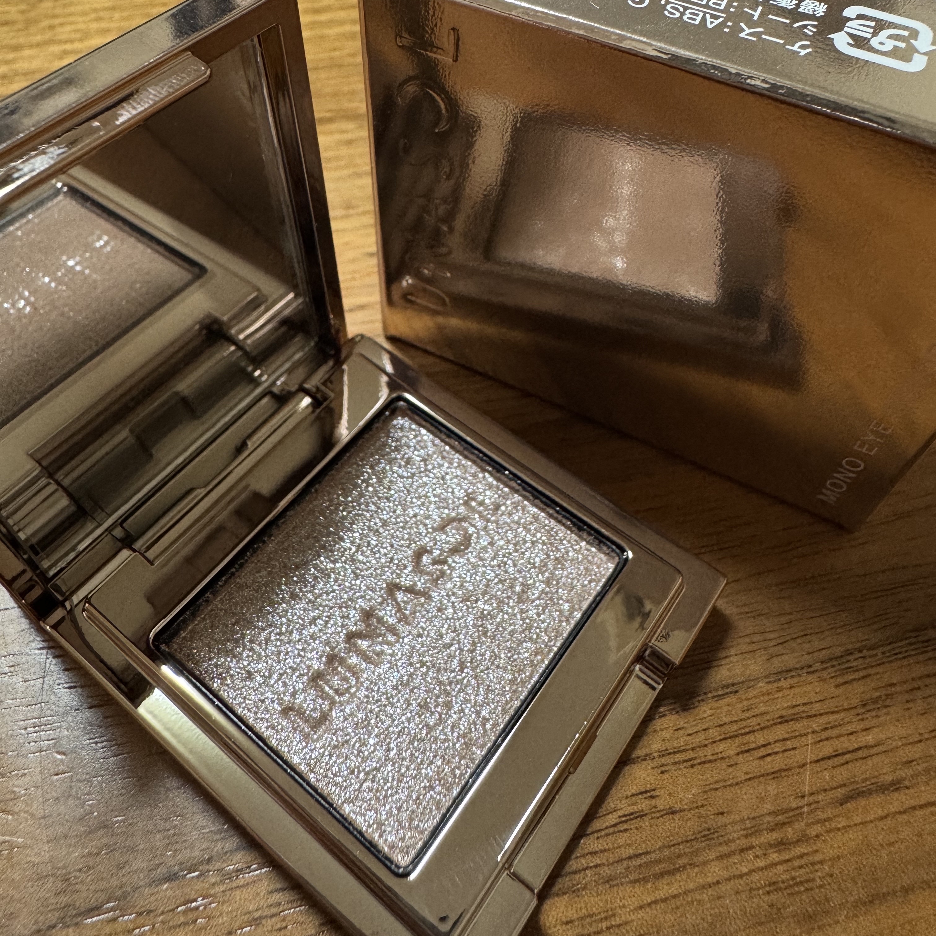 ルナソル モノアイカラーレーション/LUNASOL/単色アイシャドウを使ったクチコミ（2枚目）