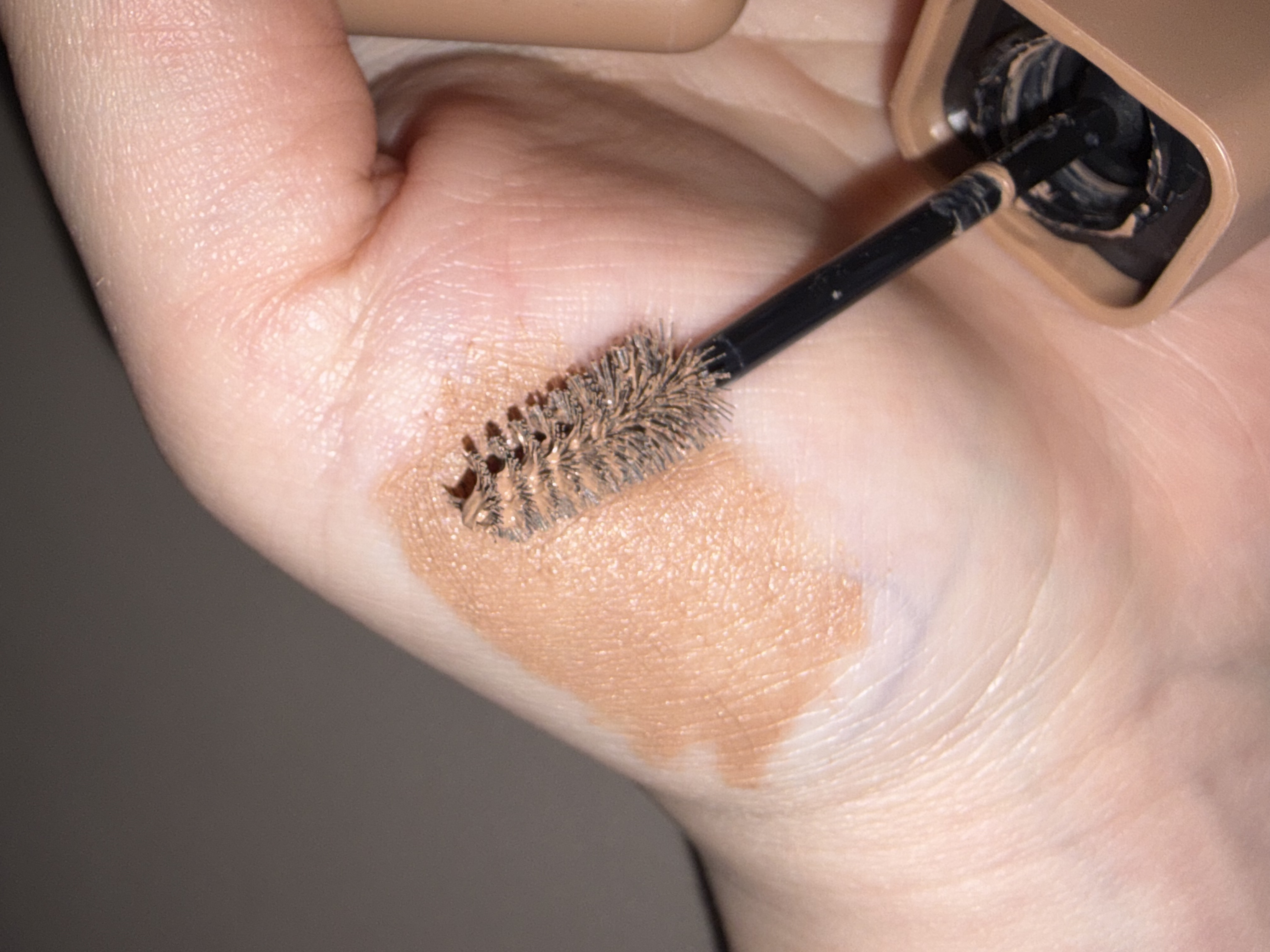 ＳＰ フラッフ ブロウ ムース/MAYBELLINE NEW YORK/眉マスカラを使ったクチコミ（3枚目）