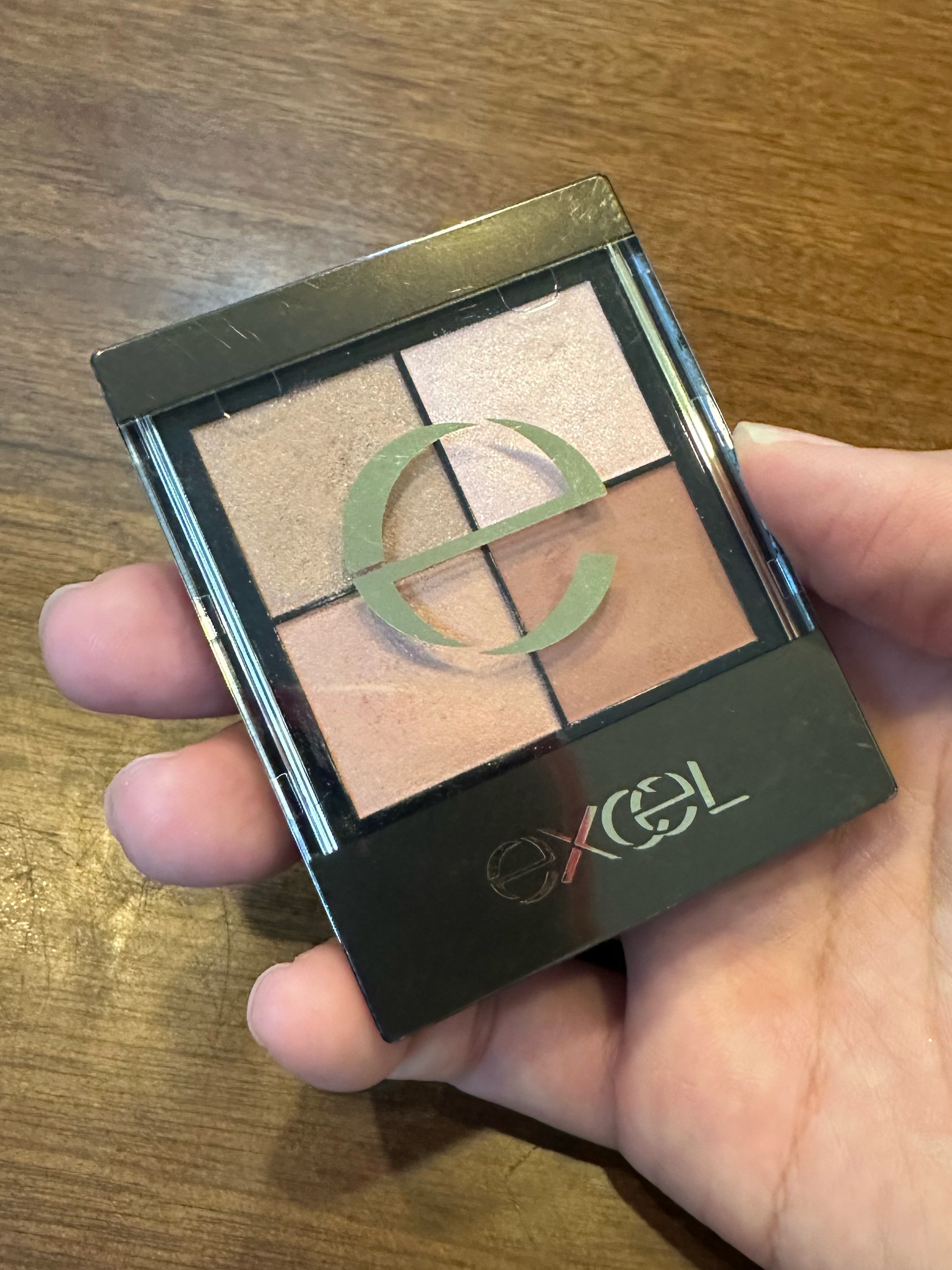 リアルクローズシャドウ/excel/アイシャドウパレットを使ったクチコミ（1枚目）