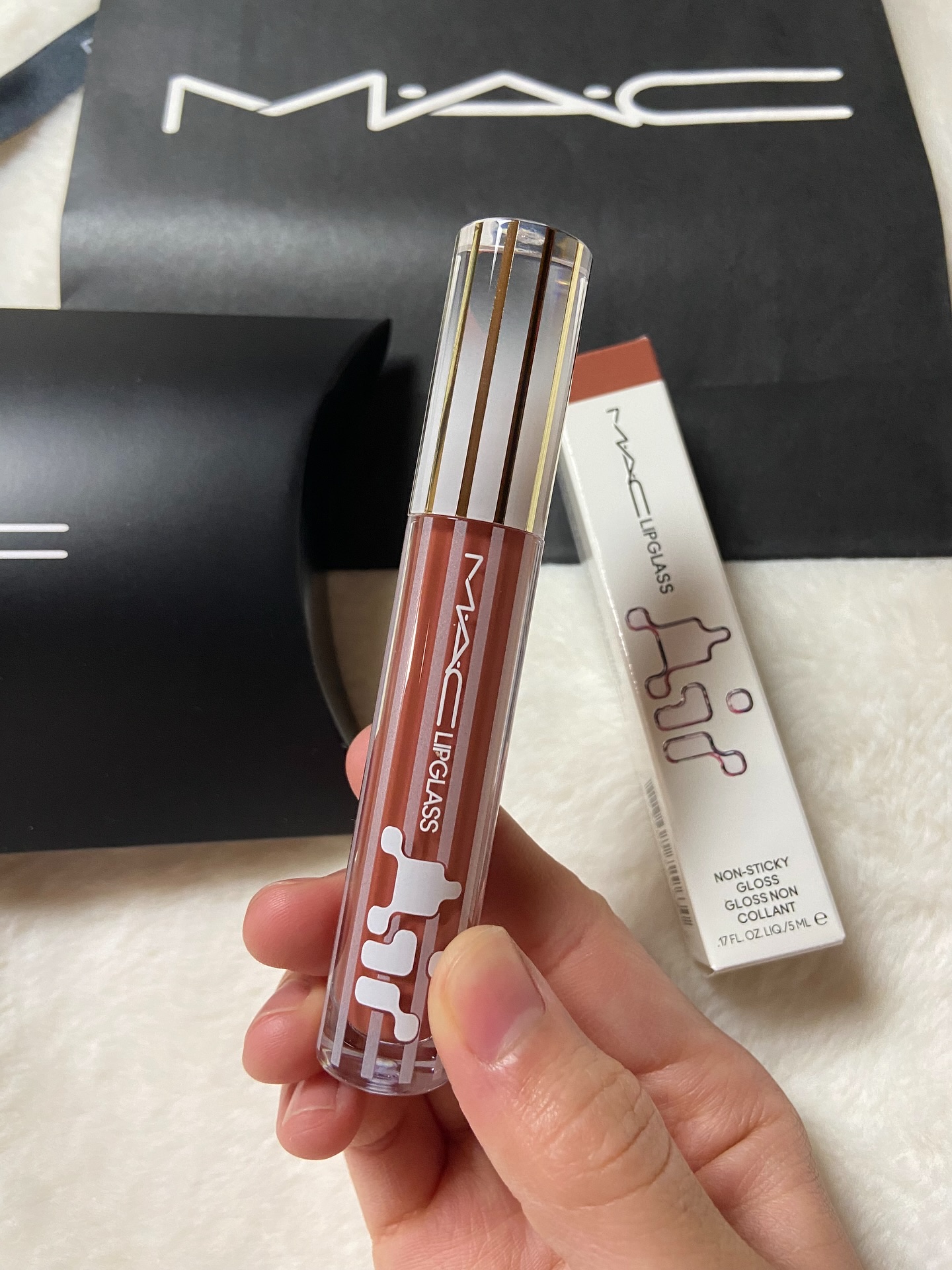 M・A・C リップガラス エアーのクチコミ「お友達からいただいたMAC✨
リップのカラーがかわいい🥹🥹
使用感もよくてむっちりリップ作れる.....」（3枚目）