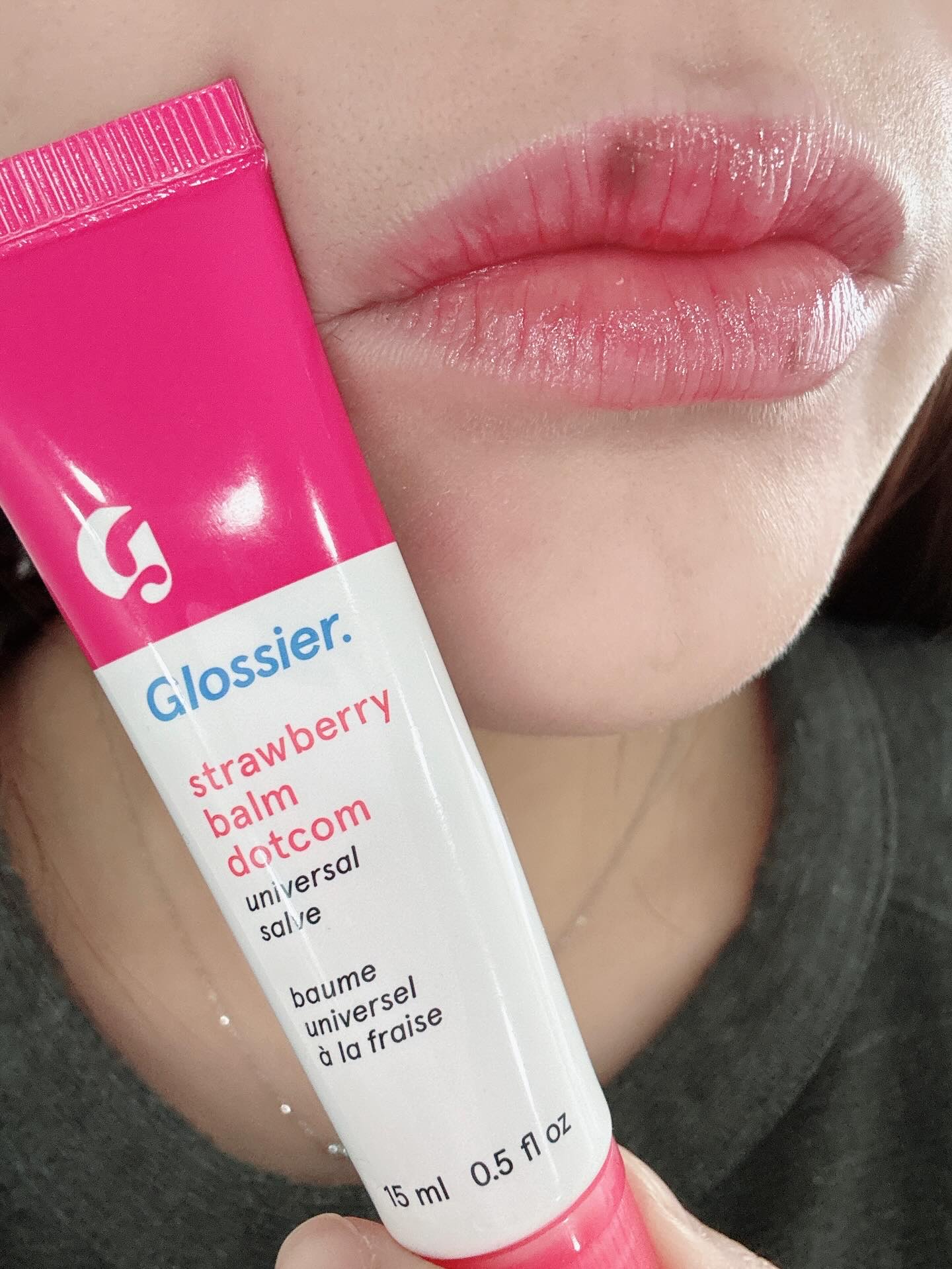 Glossier. Balm Dotcomのクチコミ「ニューヨーク発コスメ🗽
ほんのり甘いイチゴの香りで、塗るたびに気分UP💖
テクスチャーは軽くて.....」（2枚目）