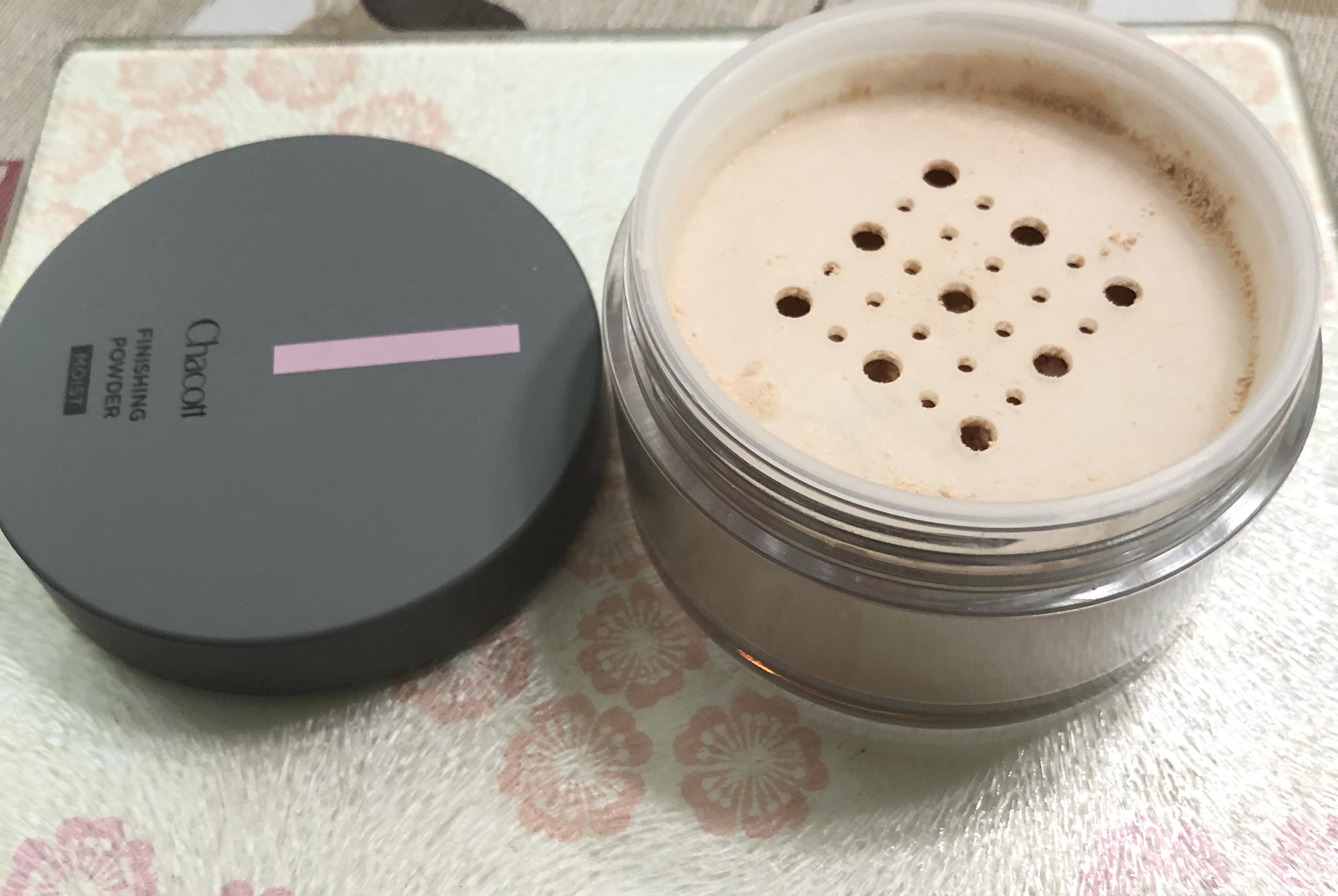 チャコット フィニッシングパウダー モイスト/チャコット・コスメティクス/ルースパウダーを使ったクチコミ（1枚目）