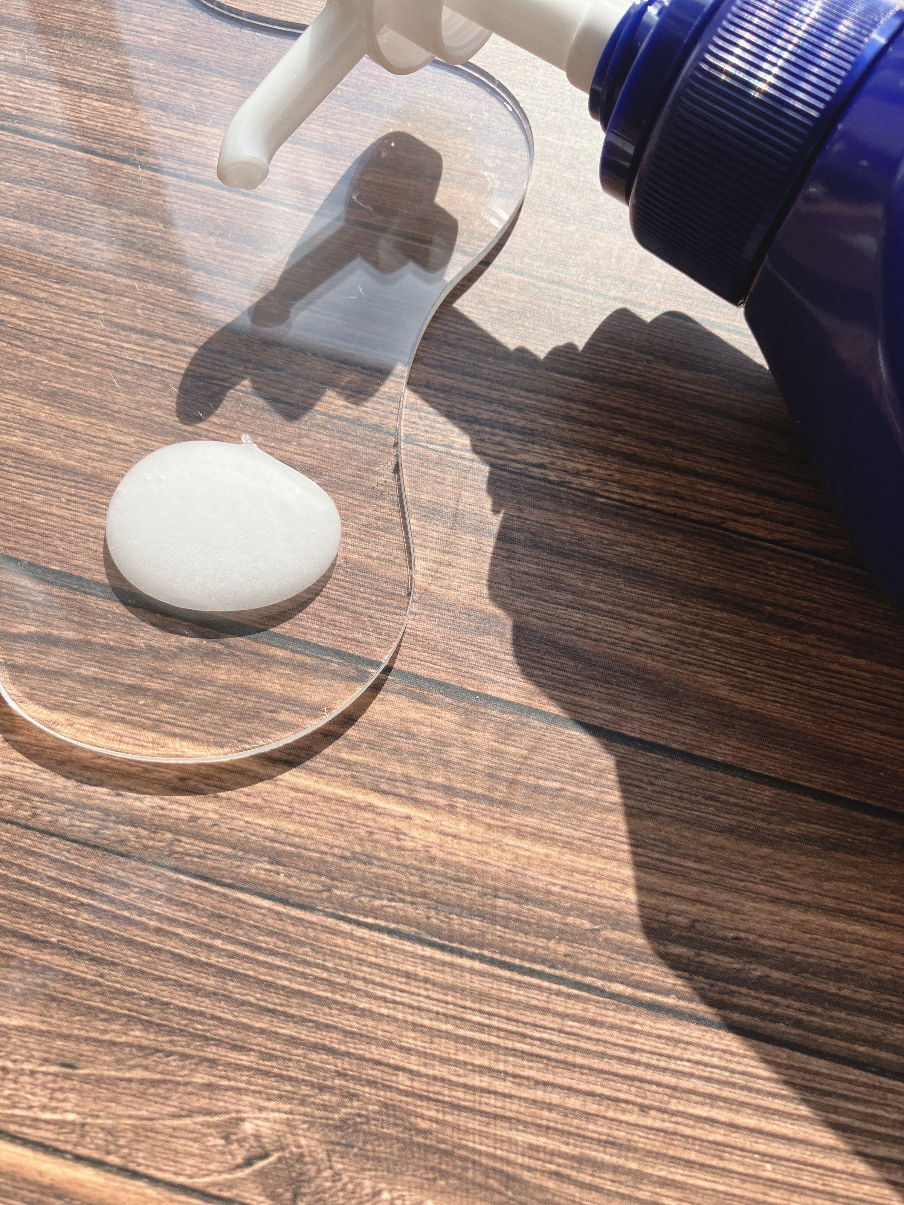 ニベア クリームケアボディウォッシュ W濃厚保湿 ヨーロピアンホワイトソープの香り/ニベア/ボディソープを使ったクチコミ（2枚目）