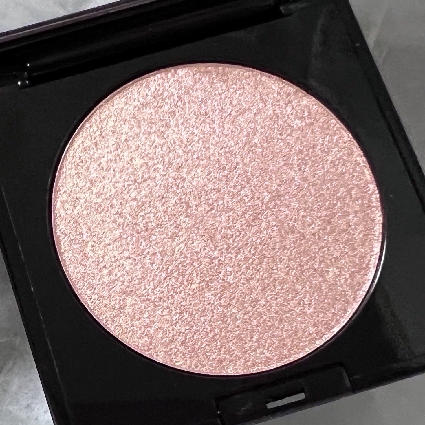 Skin Fetish: Divine Glow Highlighter / PAT McGRATH LABS