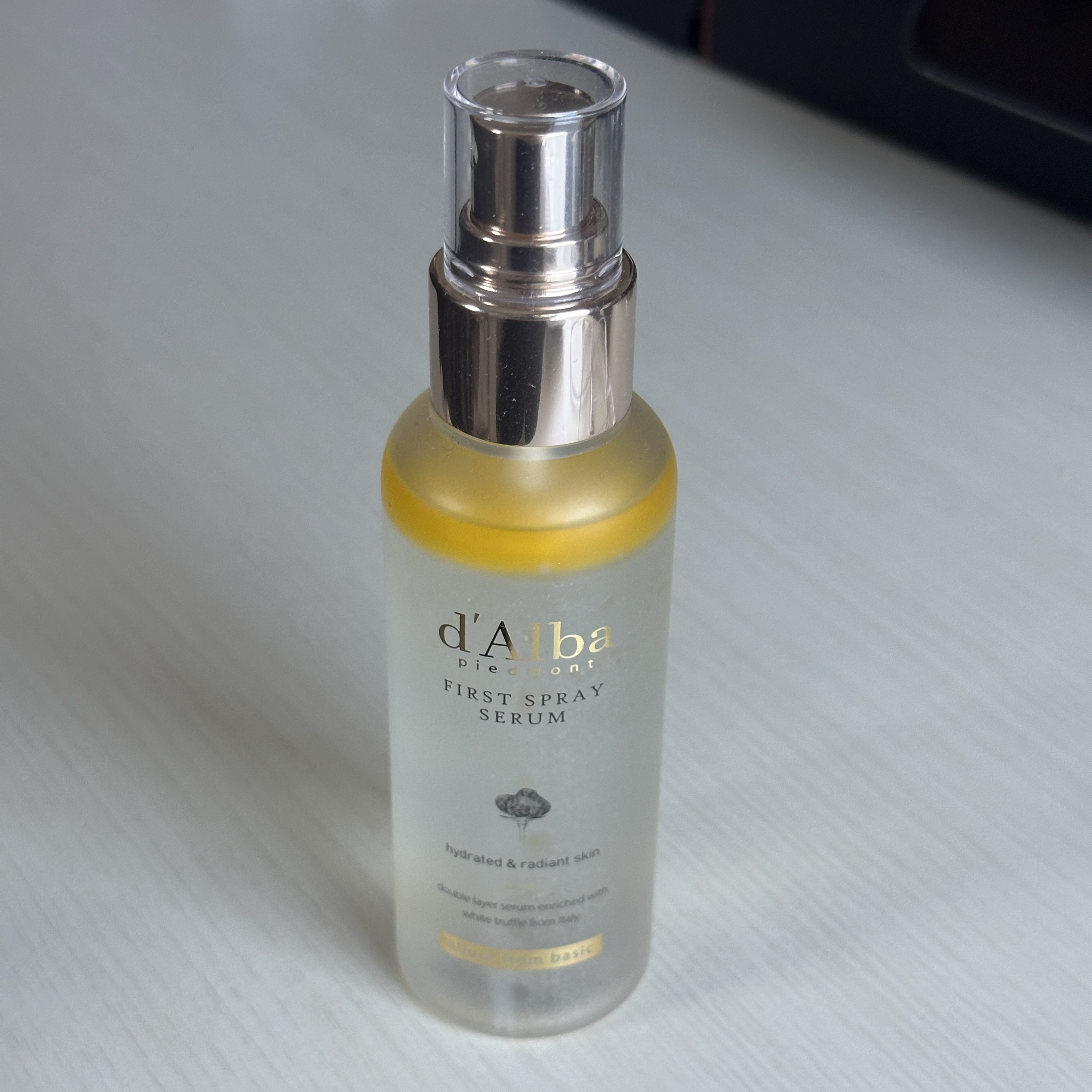 ダルバ 
ホワイトトリュフファーストスプレーセラム


大人気のダルバのミストです！

簡単に保湿が出来るので気に入っています。

韓国コスメ独特の香りです


