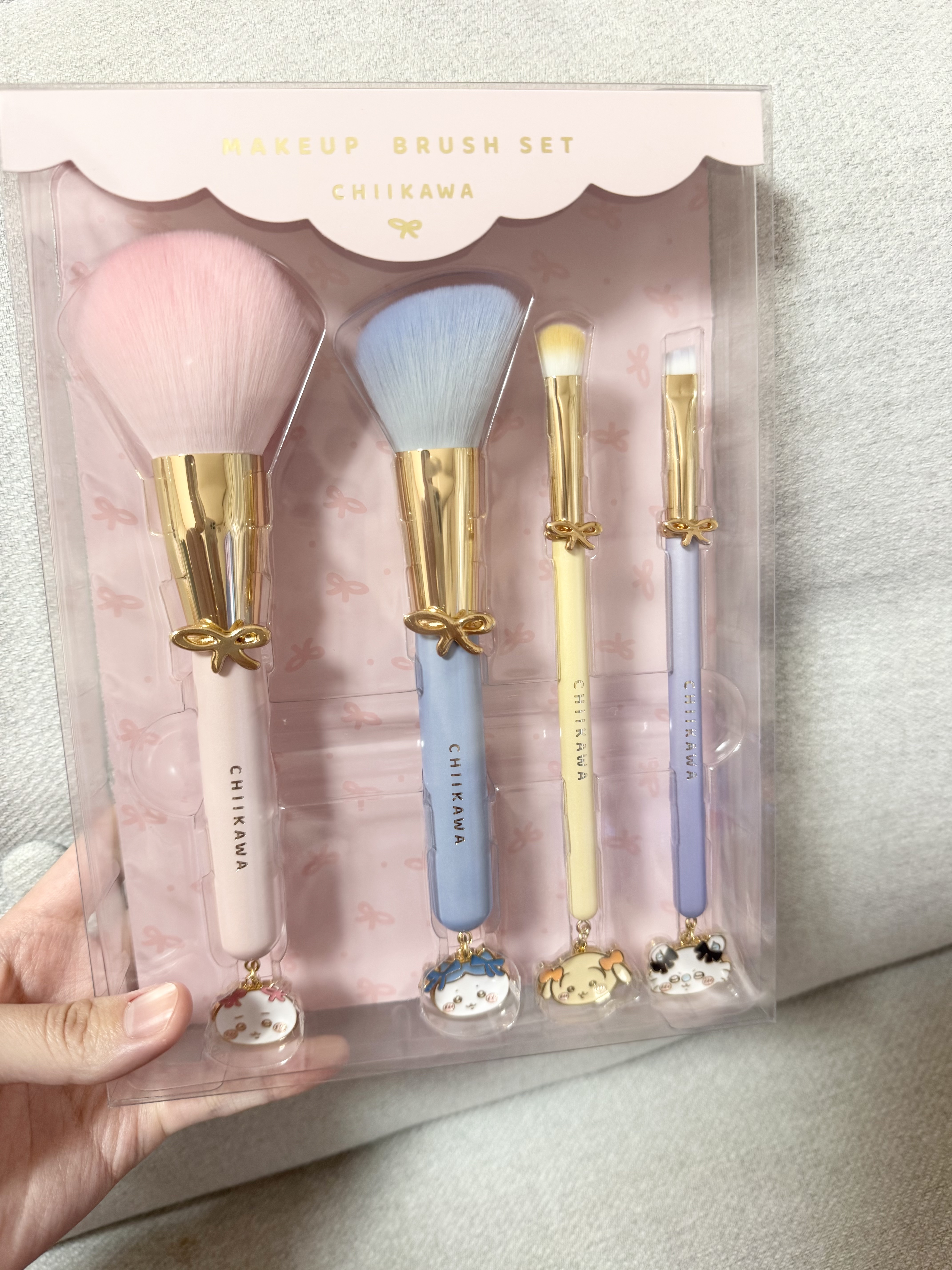 SHOBIDO ちいかわ リボンシリーズ メイクブラシセット のクチコミ「【使った商品】
ちいかわ メイクアップブラシセット

【商品の特徴】
ちいかわデザインのメイク.....」（1枚目）