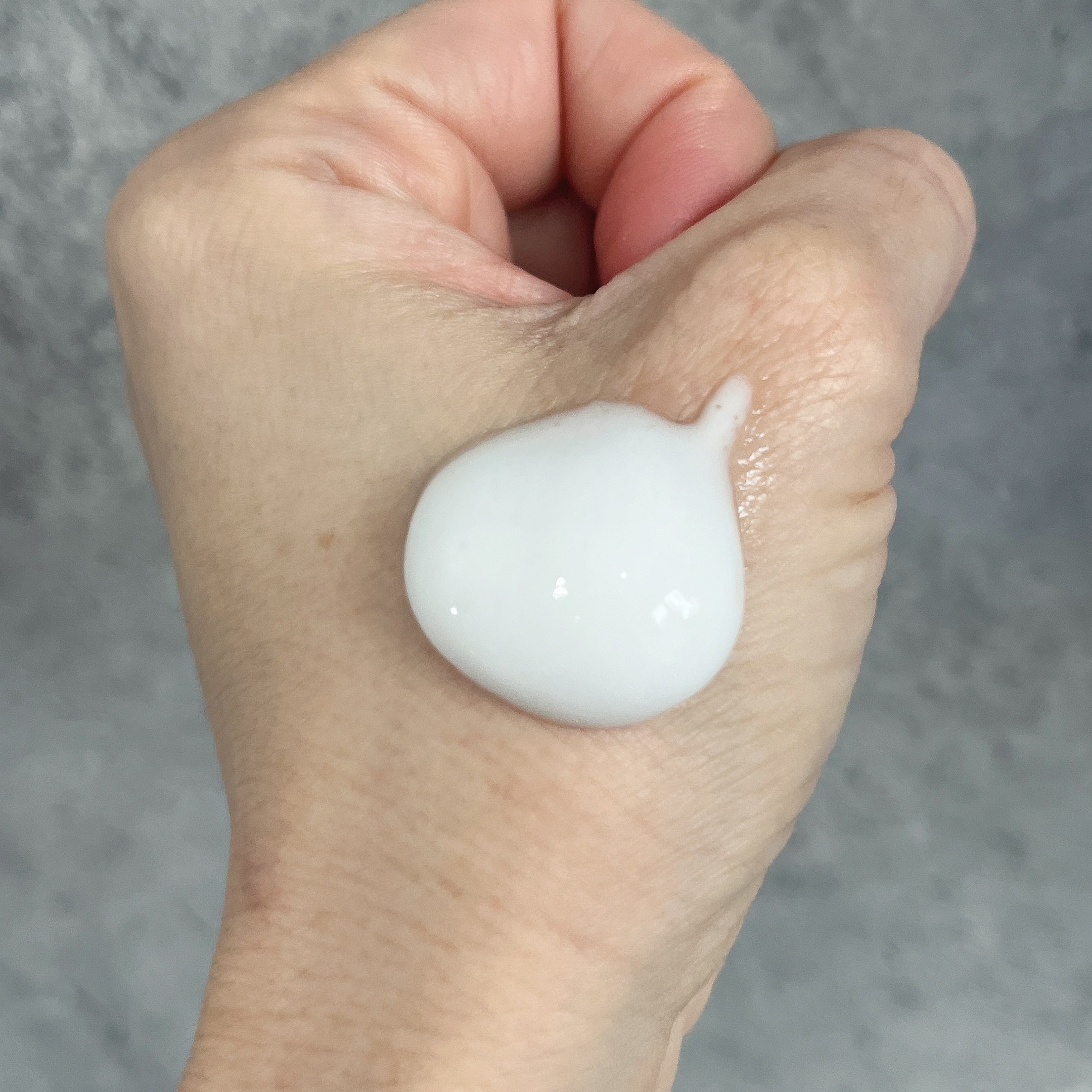 SOFINA iP ソフィーナ iP ベースケア セラム＜土台美容液＞のクチコミ「SOFINA iP ベースケア セラム〈土台美容液〉

＼とろしゅわ〜🫧／
毛穴の約1/20サ.....」（3枚目）