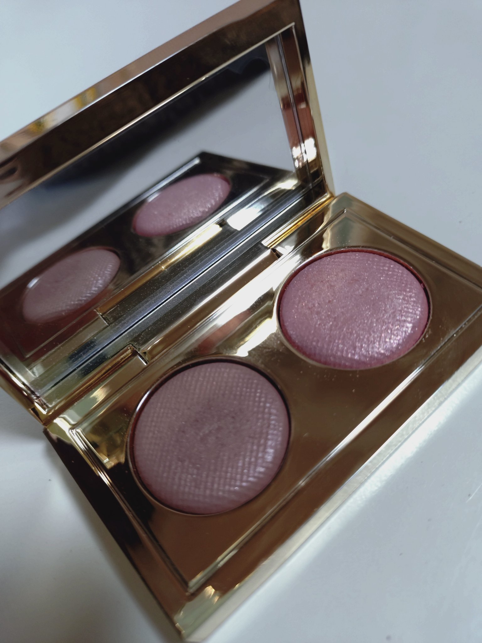 BOBBI BROWN
リュクス アイシャドウ デュオ
スパークリングピンク

ホリデーにはどんどん活躍してもらいます💪✨
やっぱり去年のホリデーは当たりだったと思います🫶
キラキラと淡い色味が可愛い！